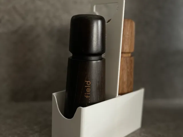 Pepper & Salt holder for Pepper Field