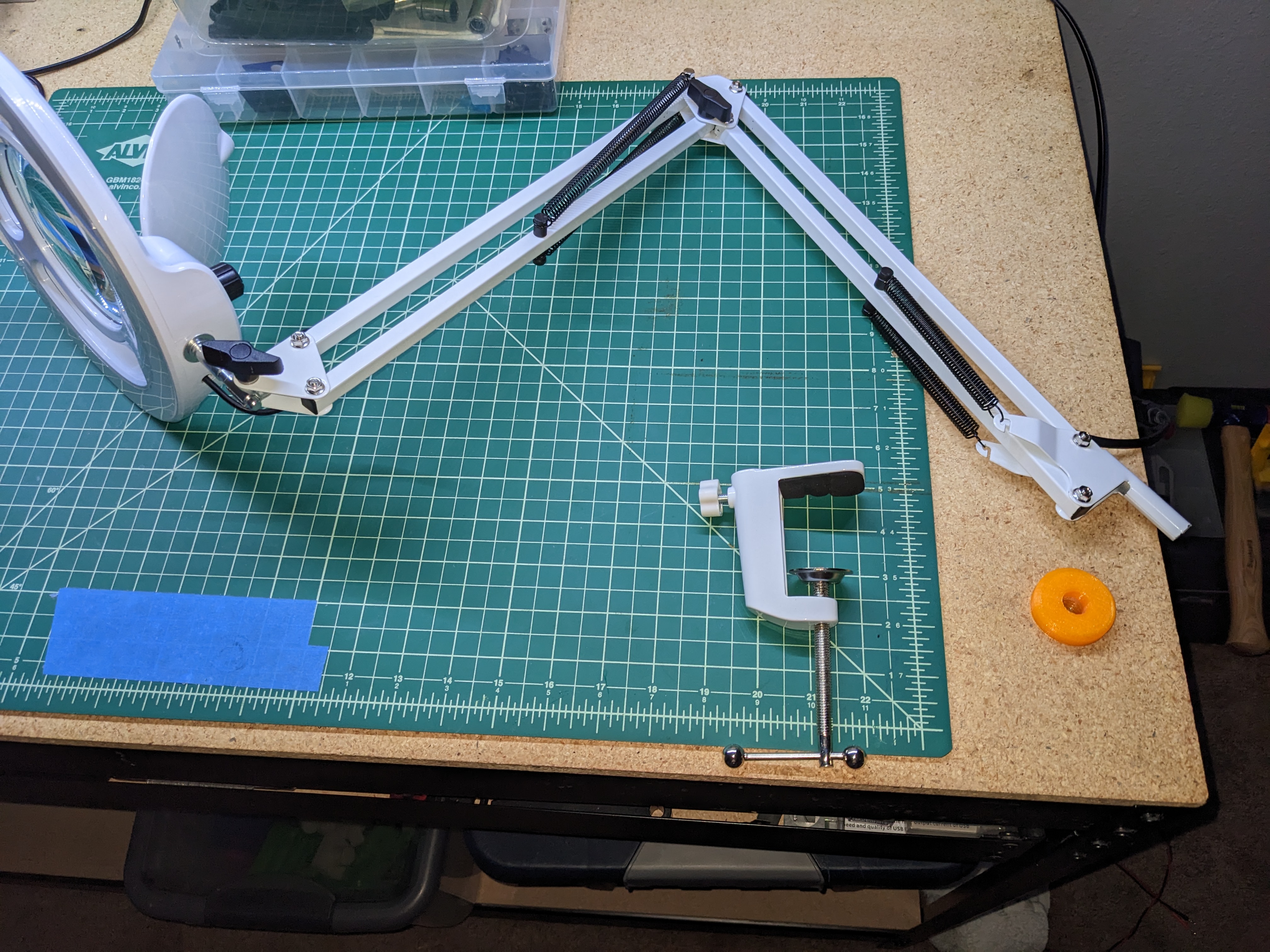 Swing Arm Magnifying Lamp Mount