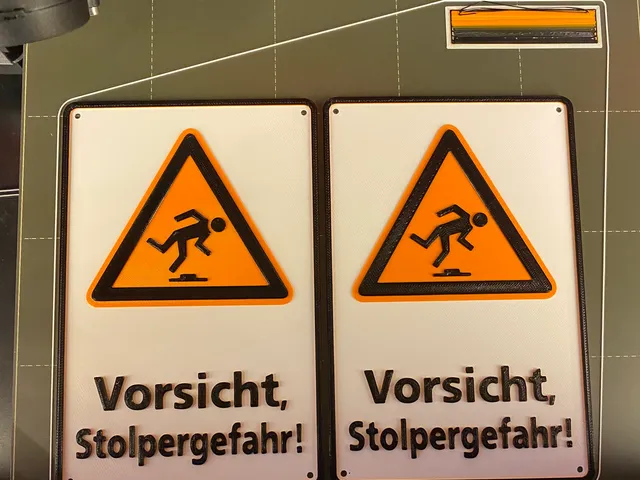 Schild "Vorsicht Stolpergefahr!"