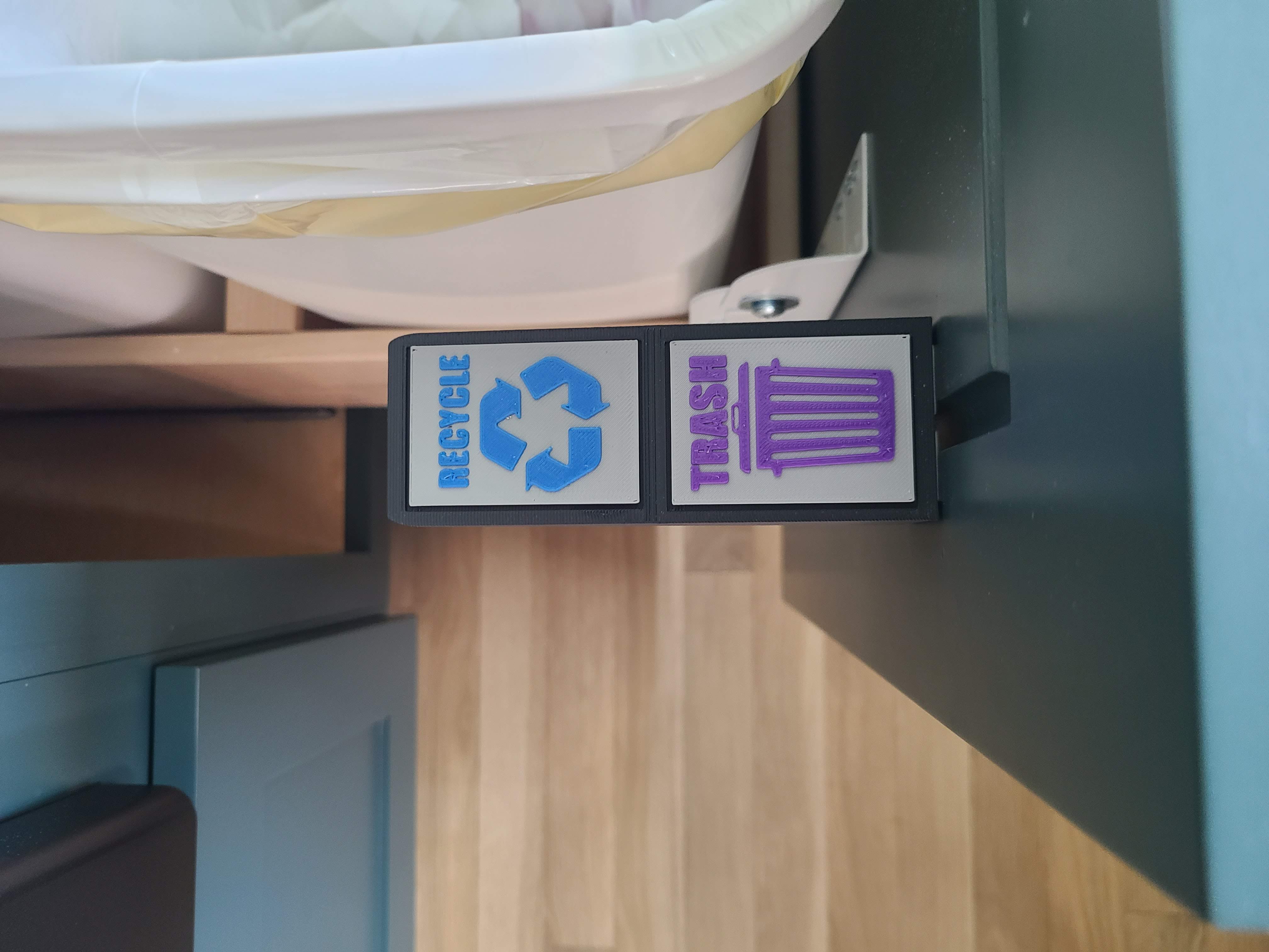 Simple Bracket for Trash and Recycle Sign