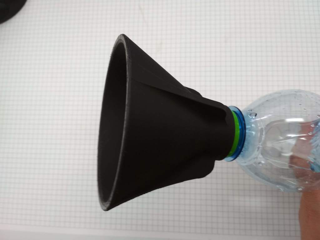 trychtýř na Pet lahev (funnel on a PET bottle)