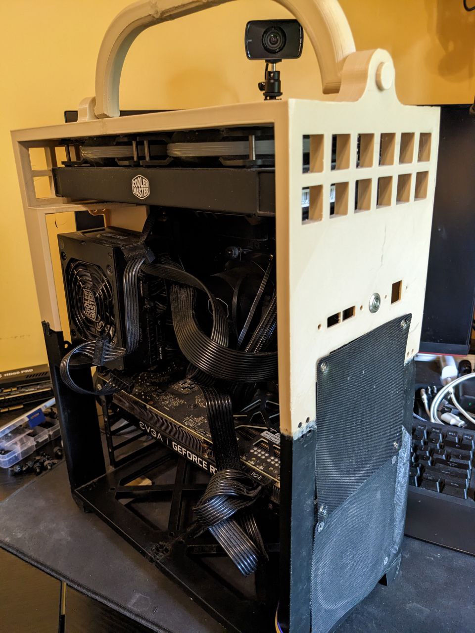CariBeige - the Carriable ATX PC Case