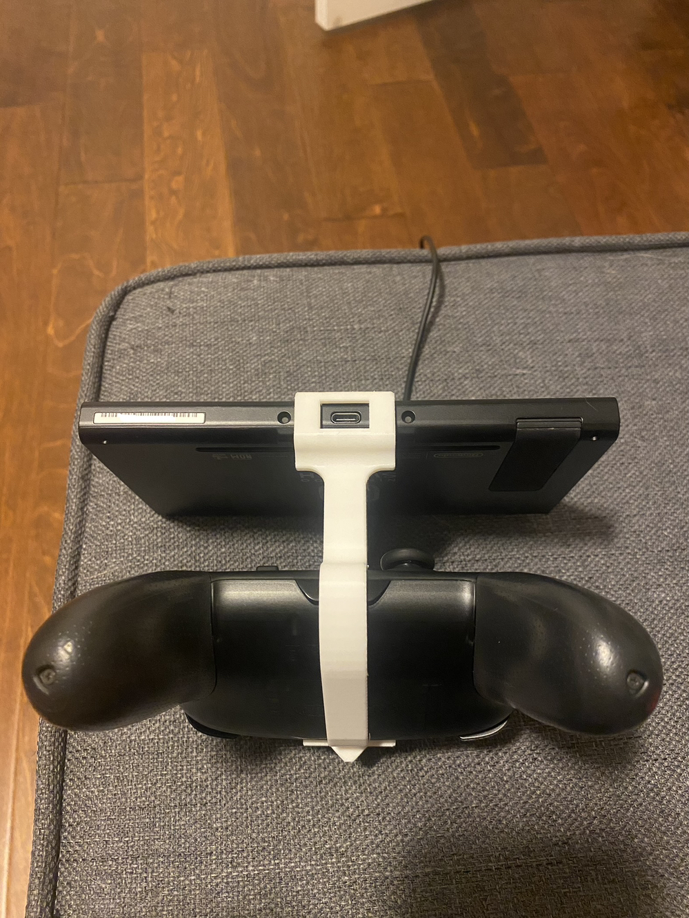 Nintendo Switch Pro Controller Screen Mount Centered and Chargeable