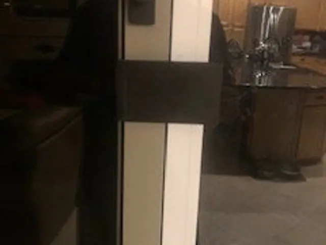 Sliding door latch