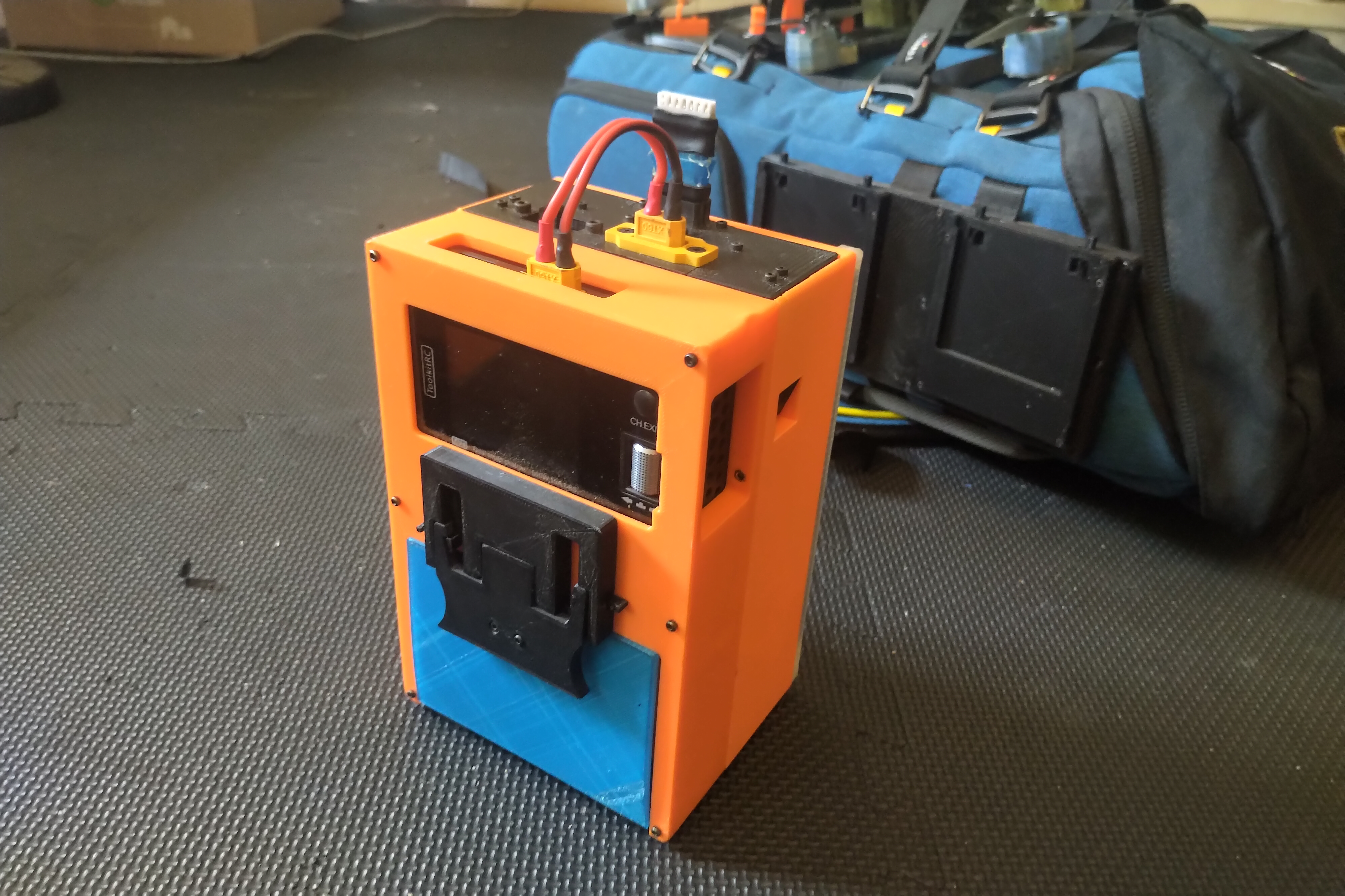 ToolkitRC M6D 6S2P 18650 field charger