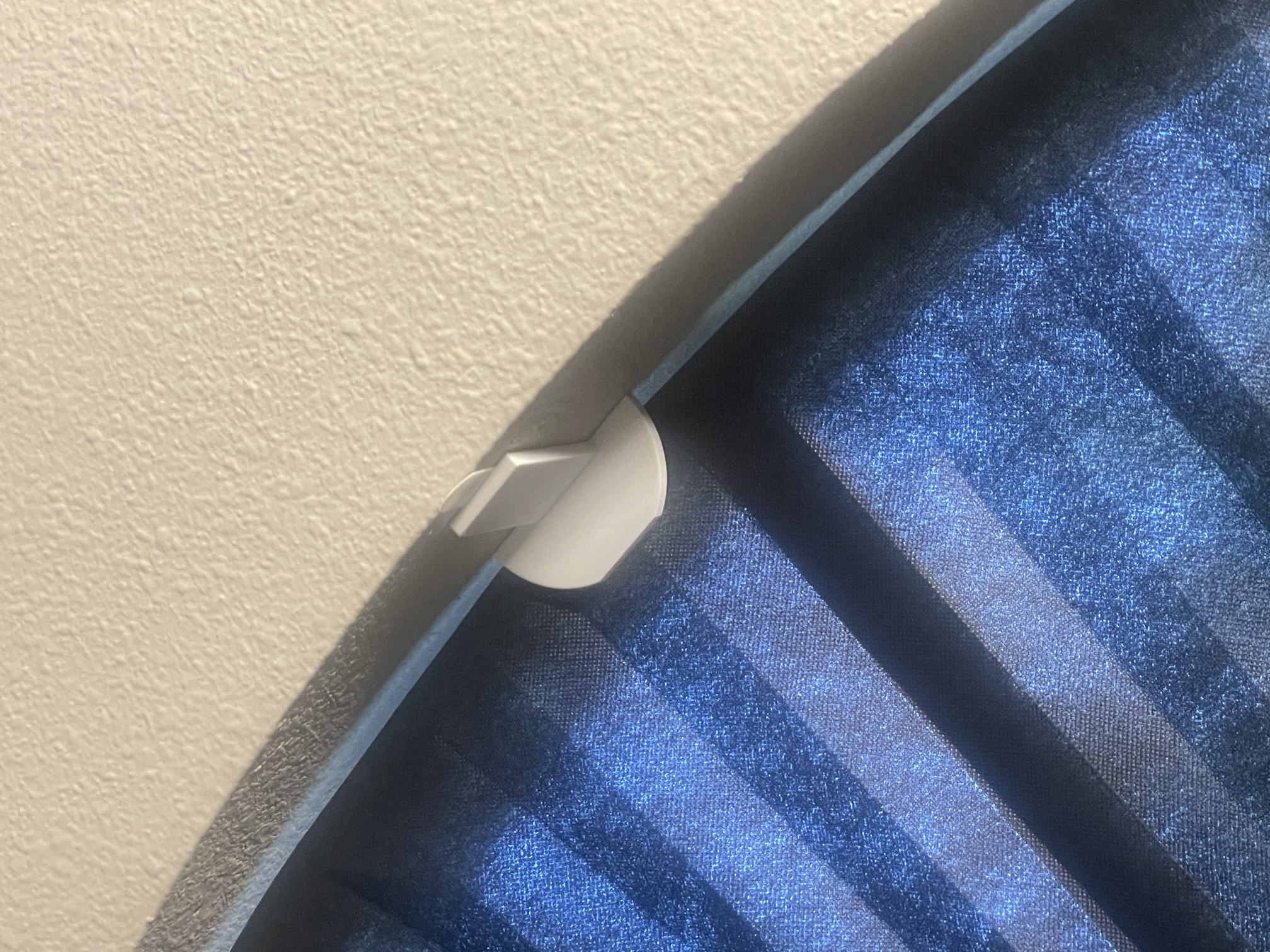 Circular/fan shade holder