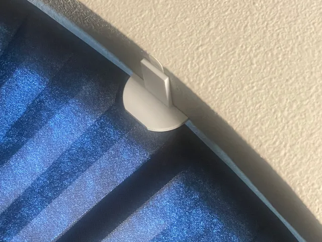 Circular/fan shade holder