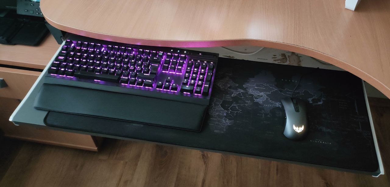 Keyboard tray rail brackets