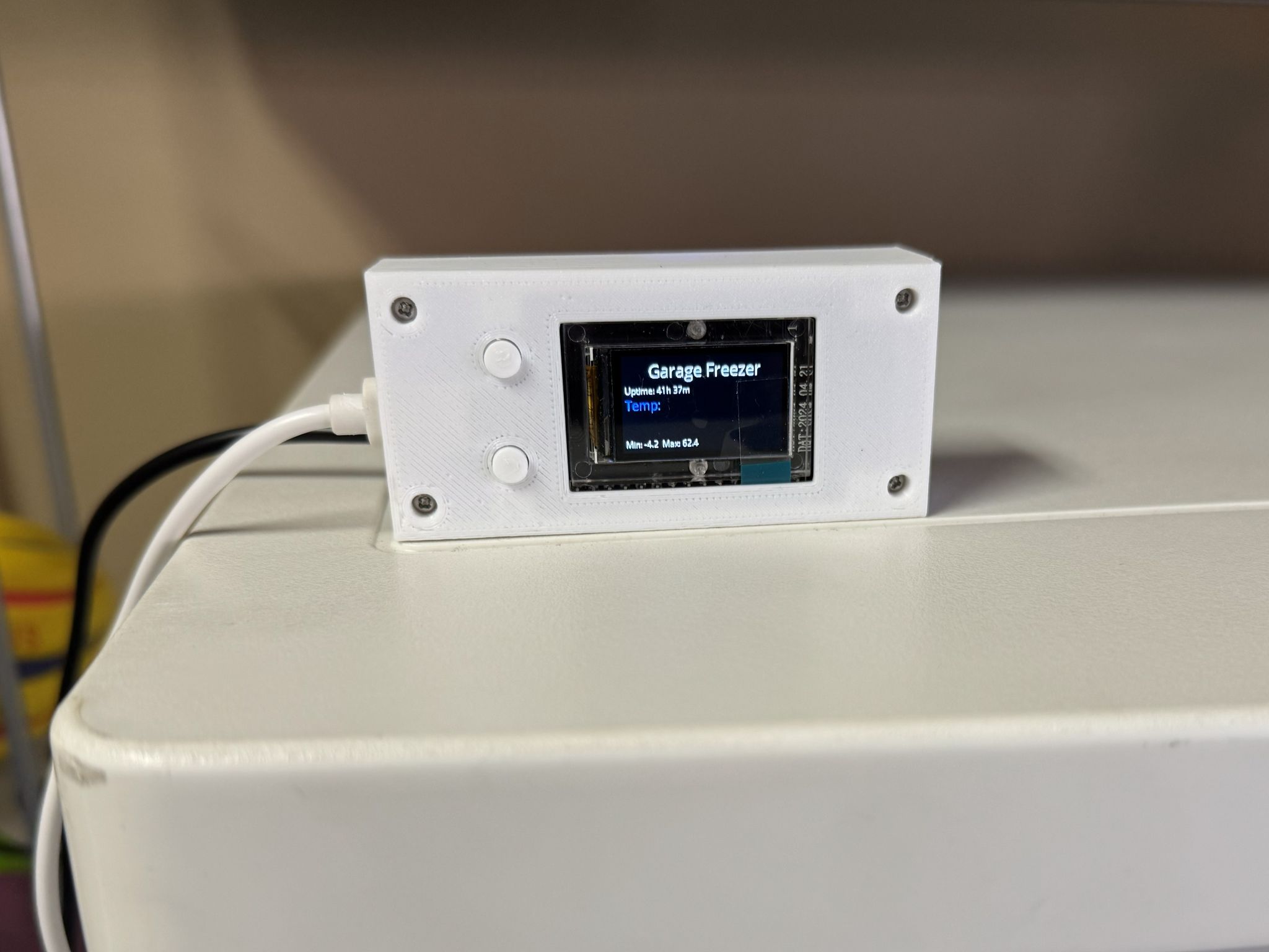 IdeaSpark ESP32 1.14in TFT Deep Freezer Temperature Monitor