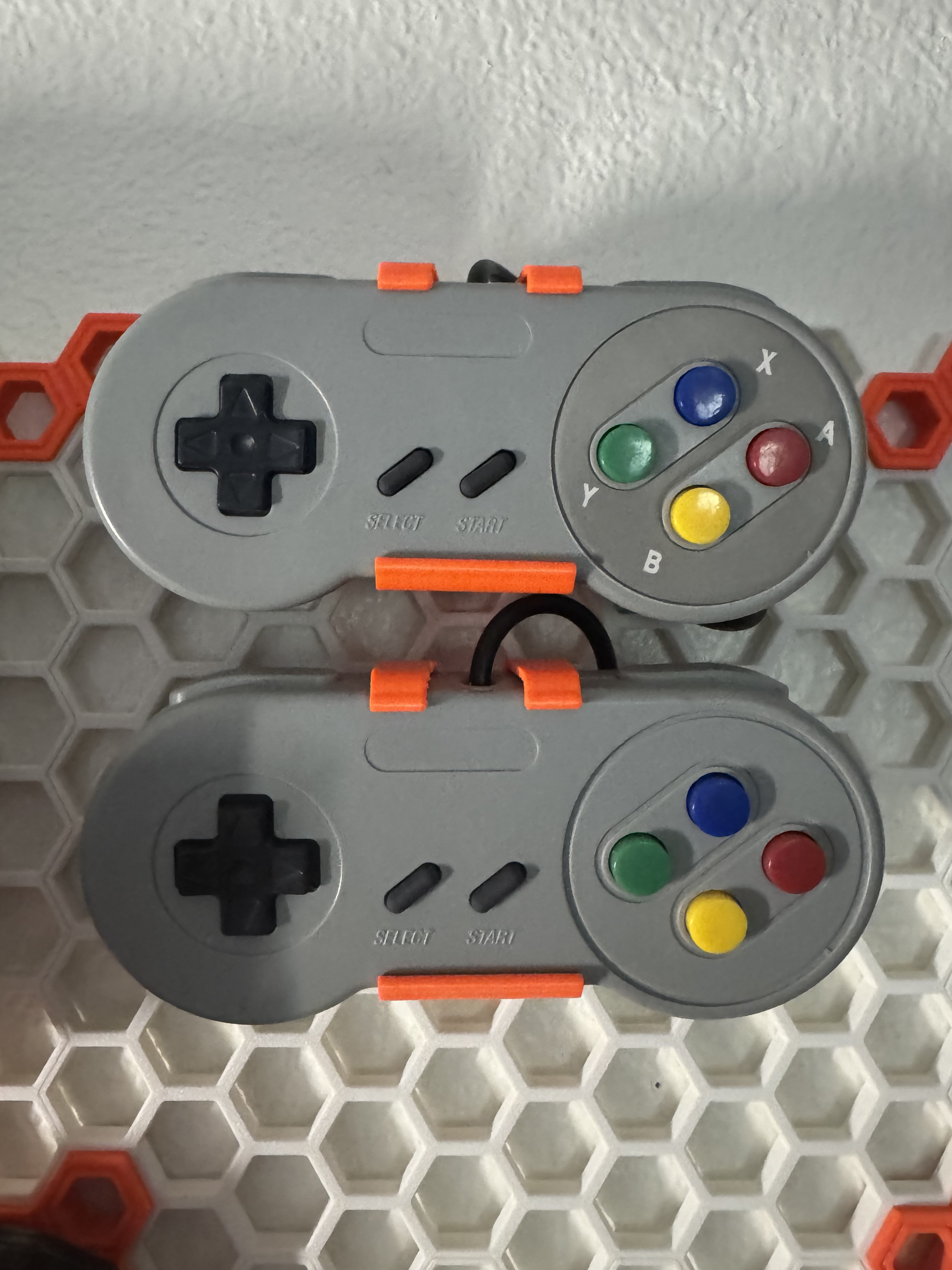 HSW - Super Nintendo (SNES) Controller Holder with Cable Storage