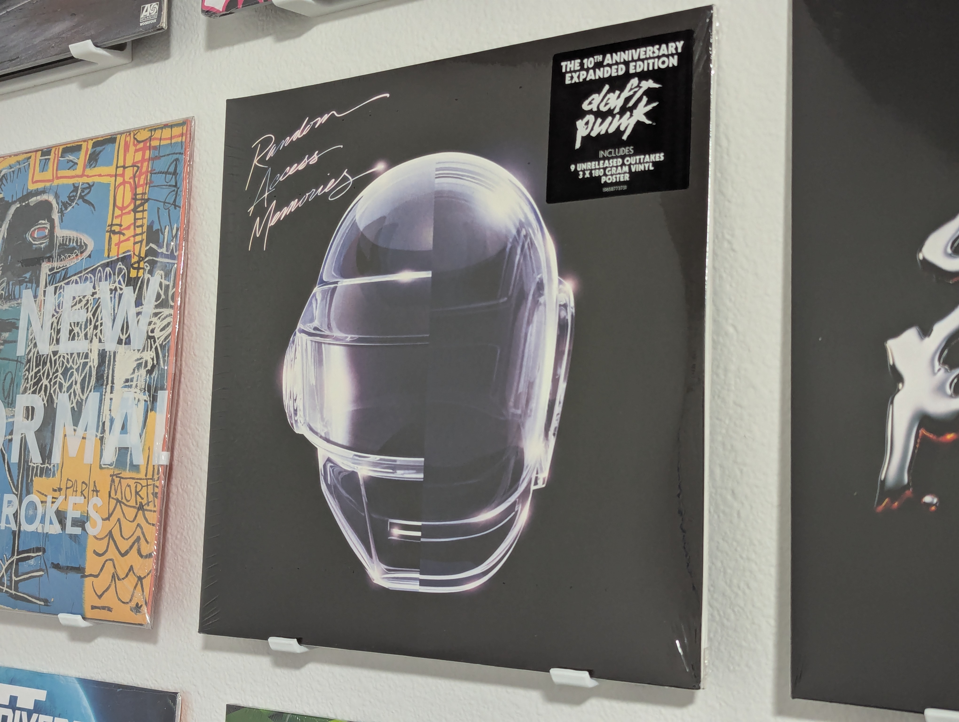 Vinyl Wall Mount Remix (Command Strip / Nail)