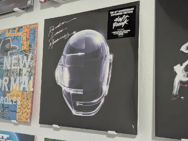 Vinyl Wall Mount Remix (Command Strip / Nail)
