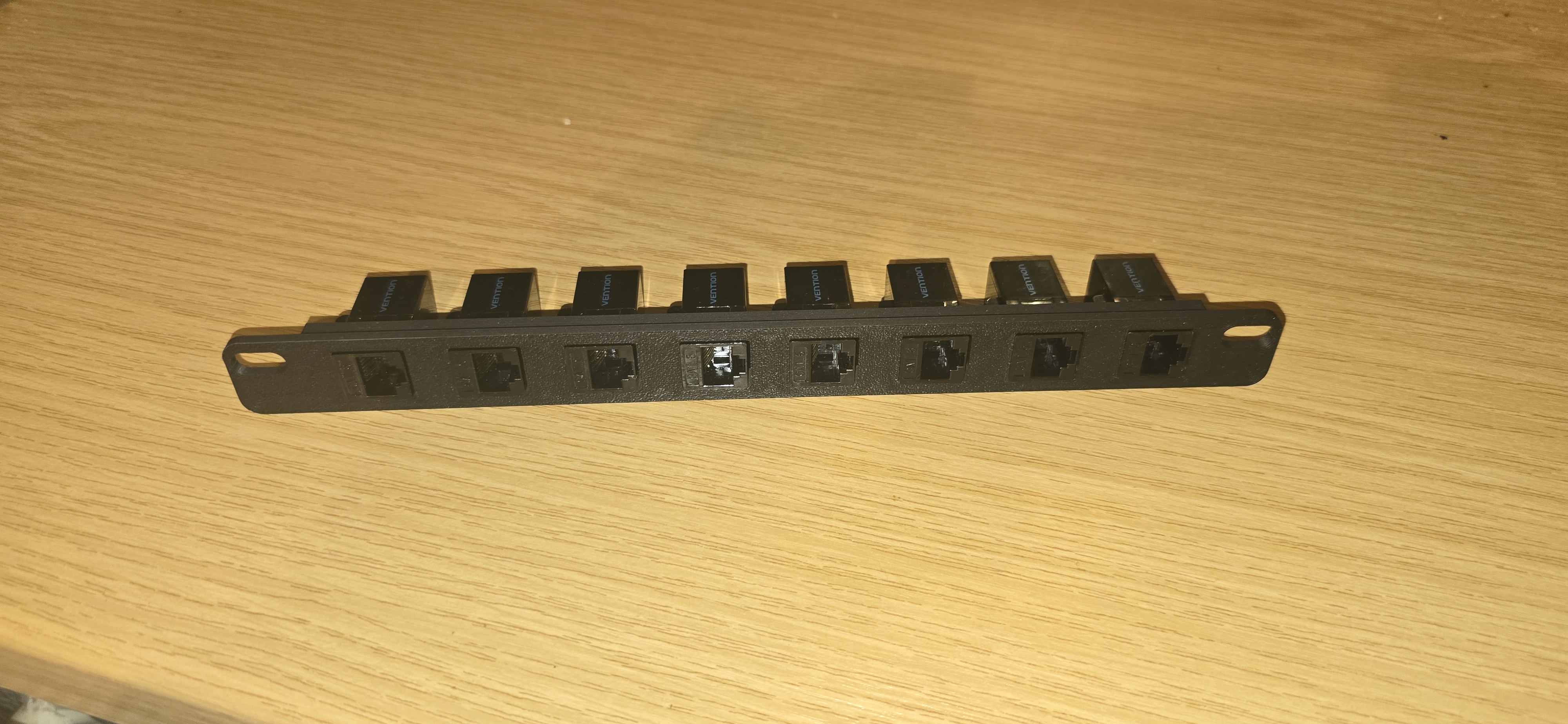10" Rack 0.5u 8 Keystone Patchpanel Remix