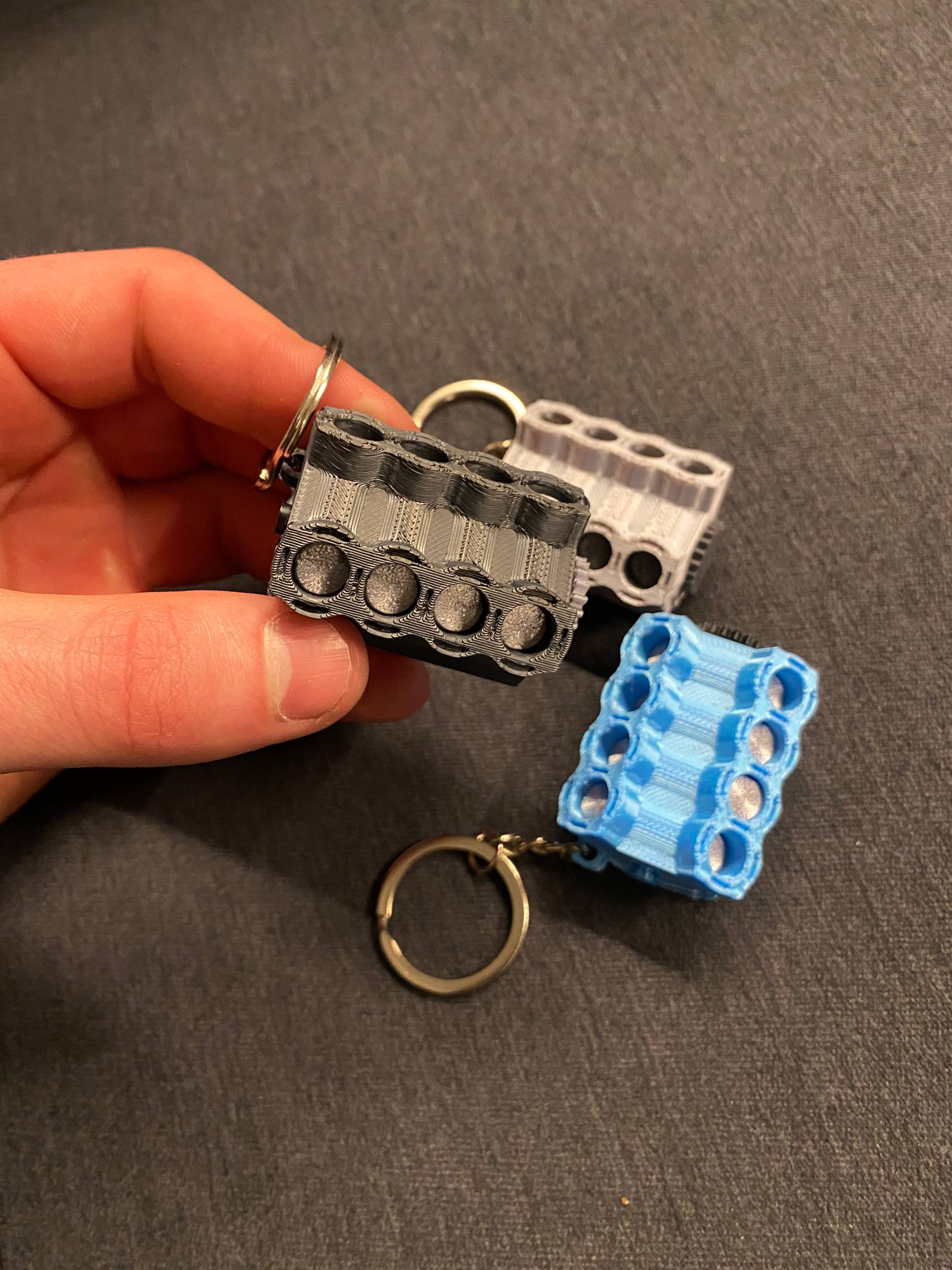 Fidget V8 engine keychain — miniatura 3