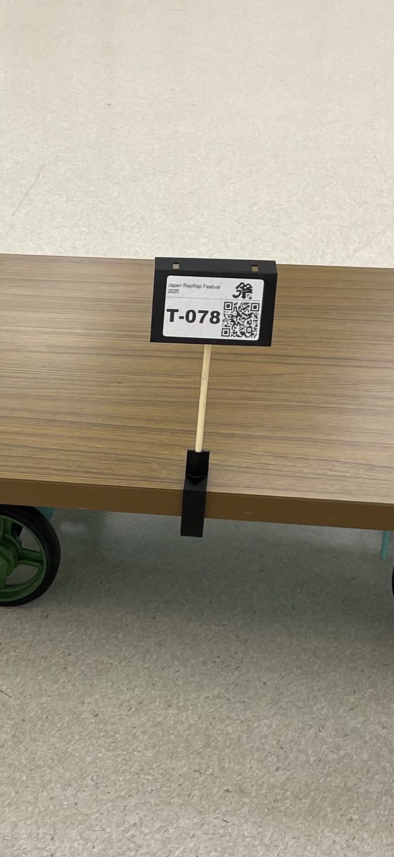 Booth name holder to be attached to a table