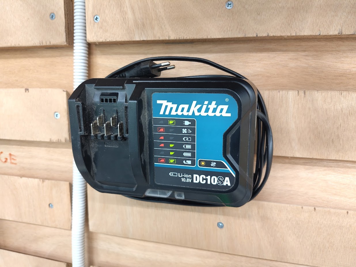 Makita CXT 12V charger wallmount with screw holes for DC10SB and DV10SA