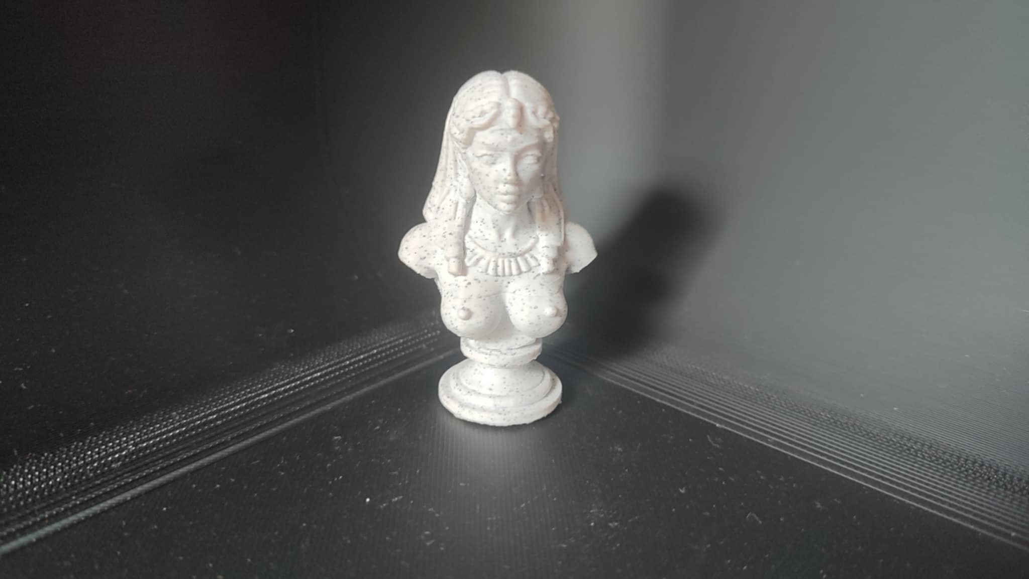 Naked Cleopatra — thumbnail 2
