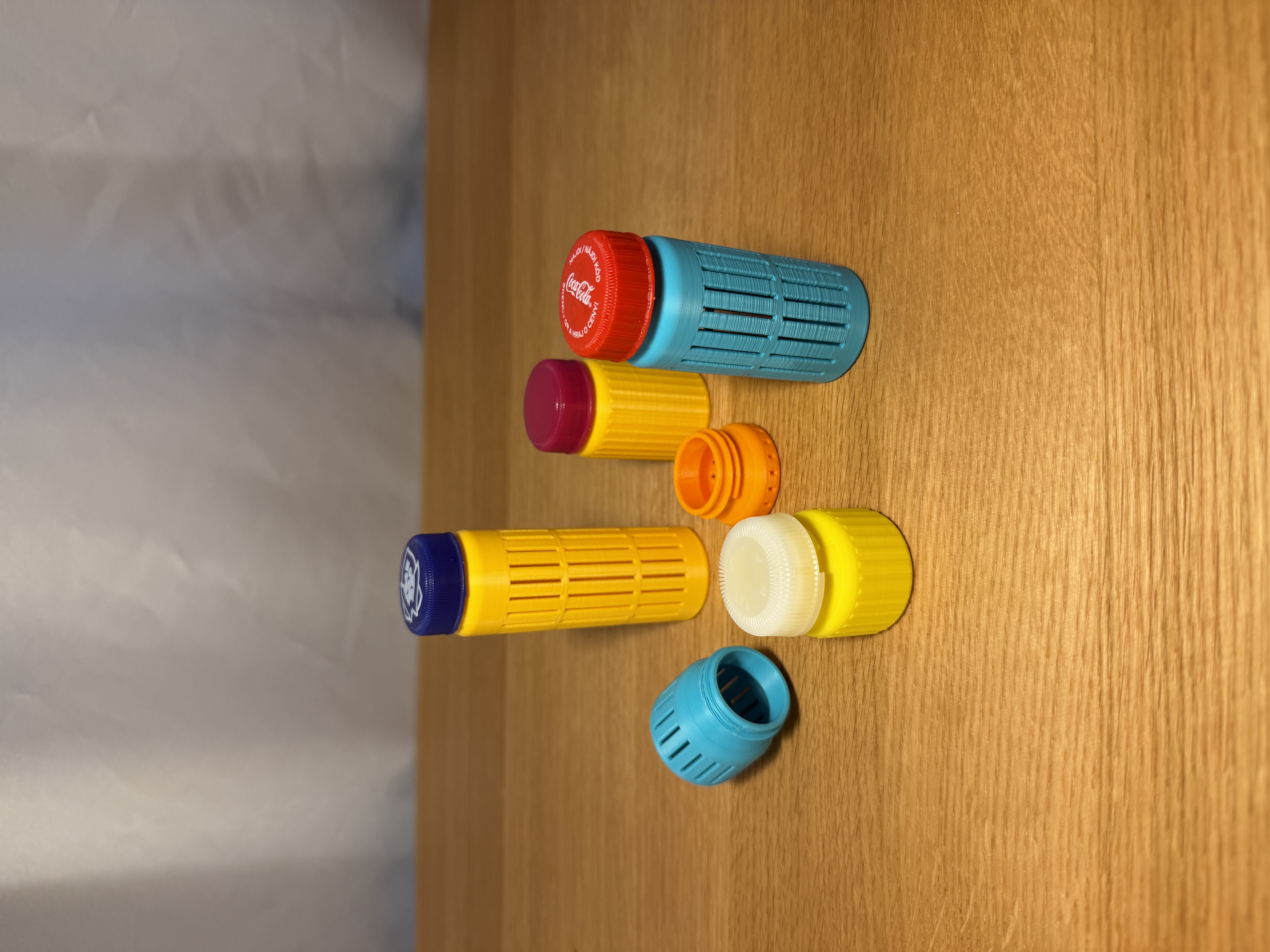 Miniatura 2 do modelo 3D Mini Bottle Cap Container