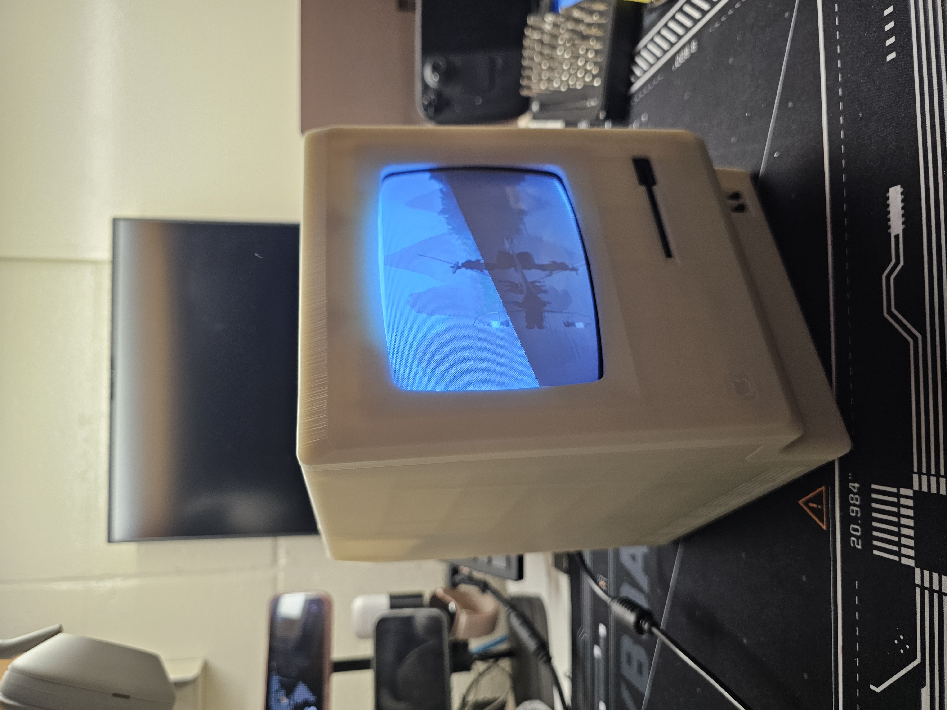 Mini macintosh with CRT and pi5
