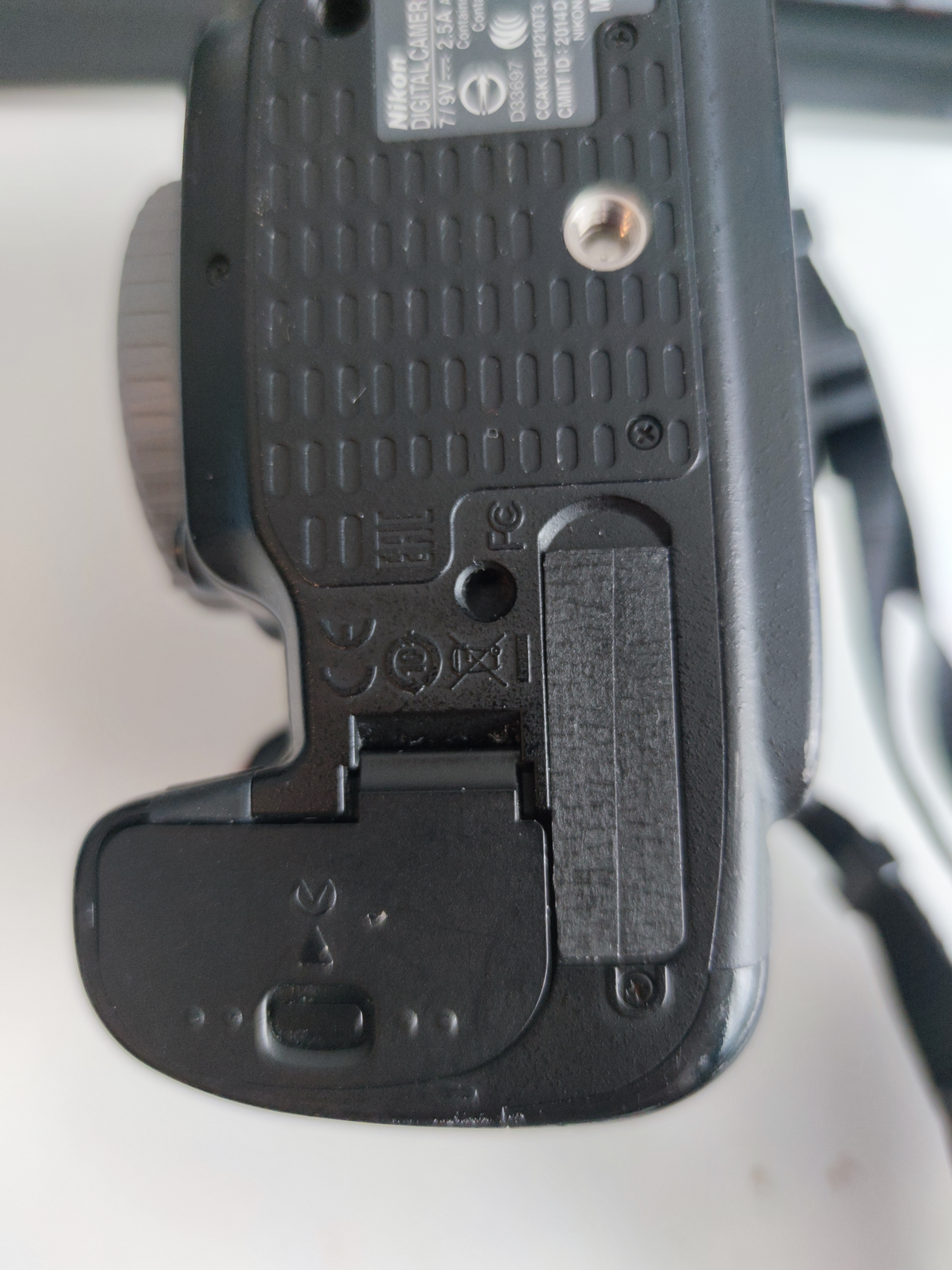 Nikon D7200 battery grip connection cover