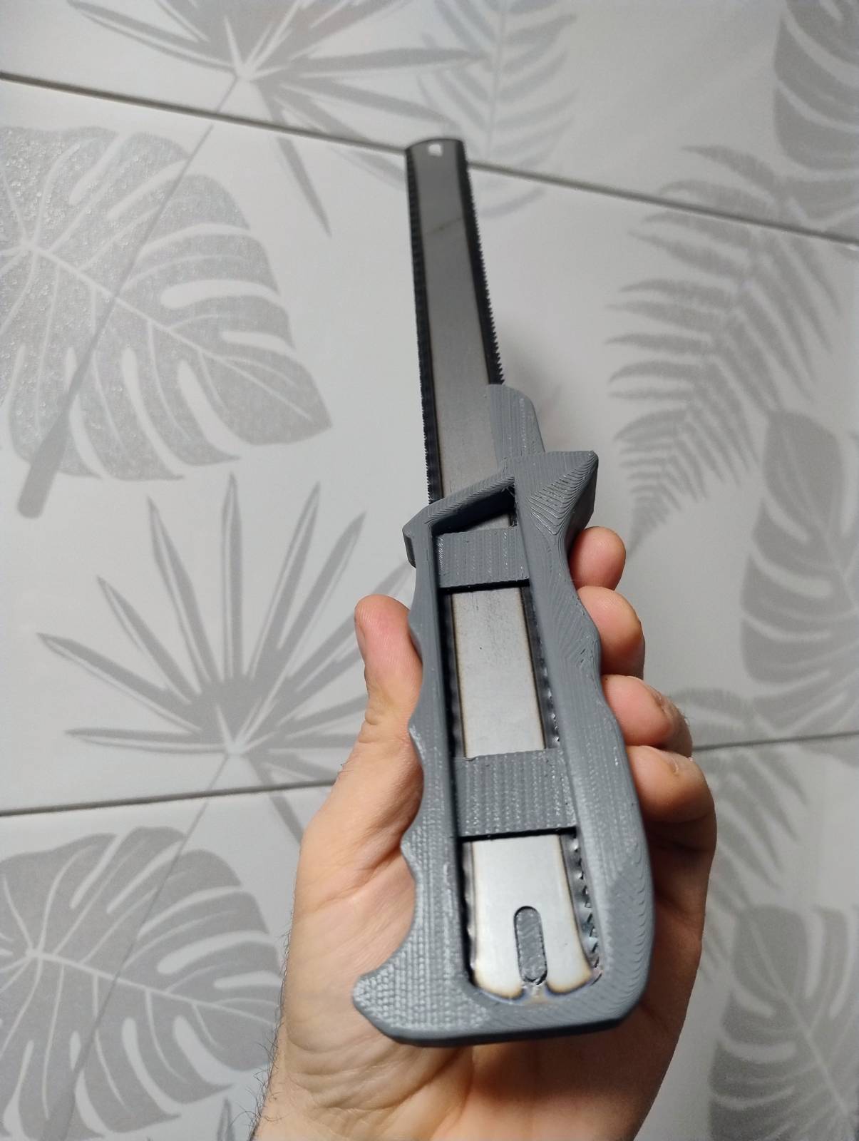 Ergonomic Hacksaw Blade Handle – Snap Fit Design