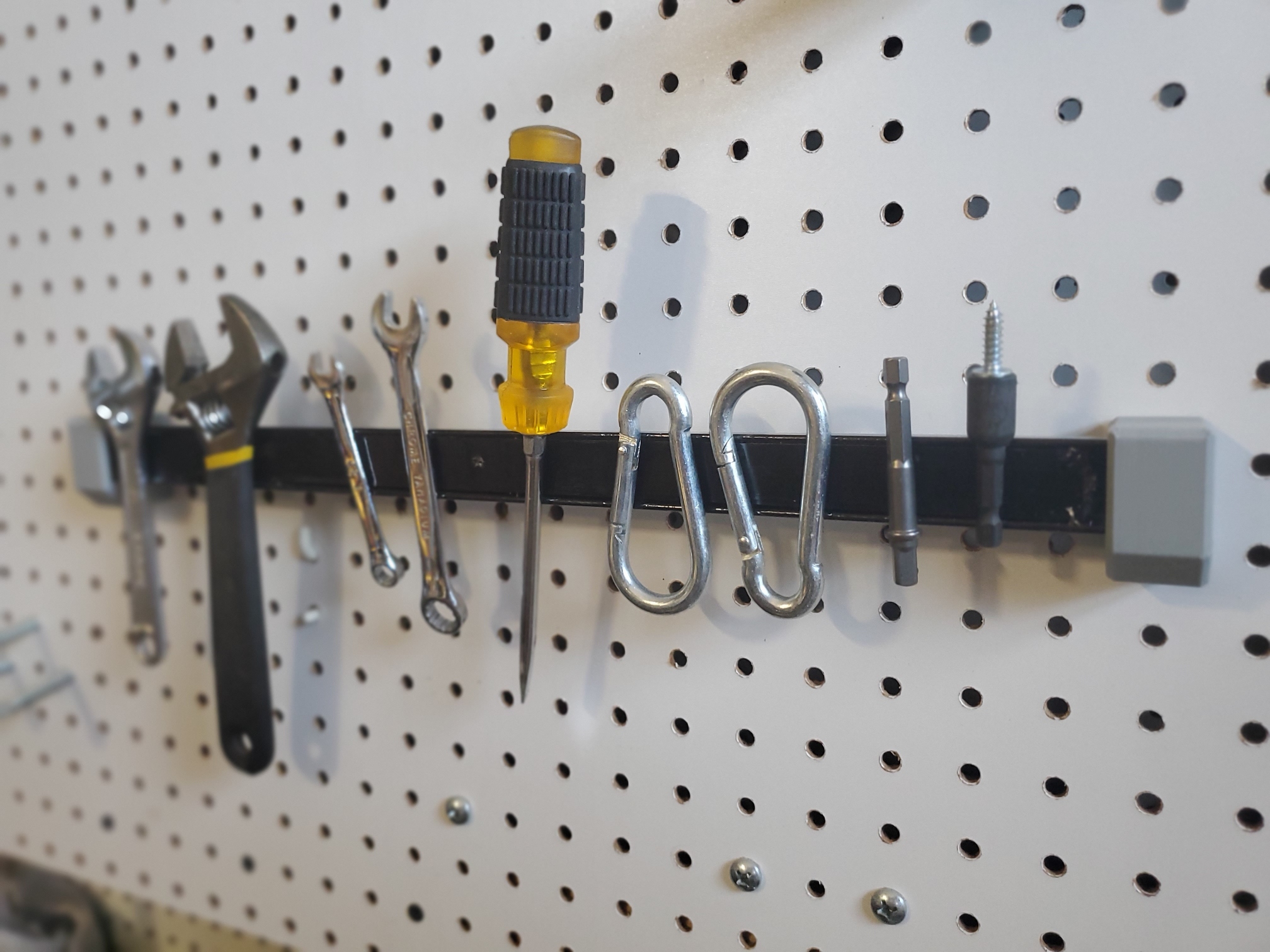 Magnetic bar pegboard holder (Sy's system)