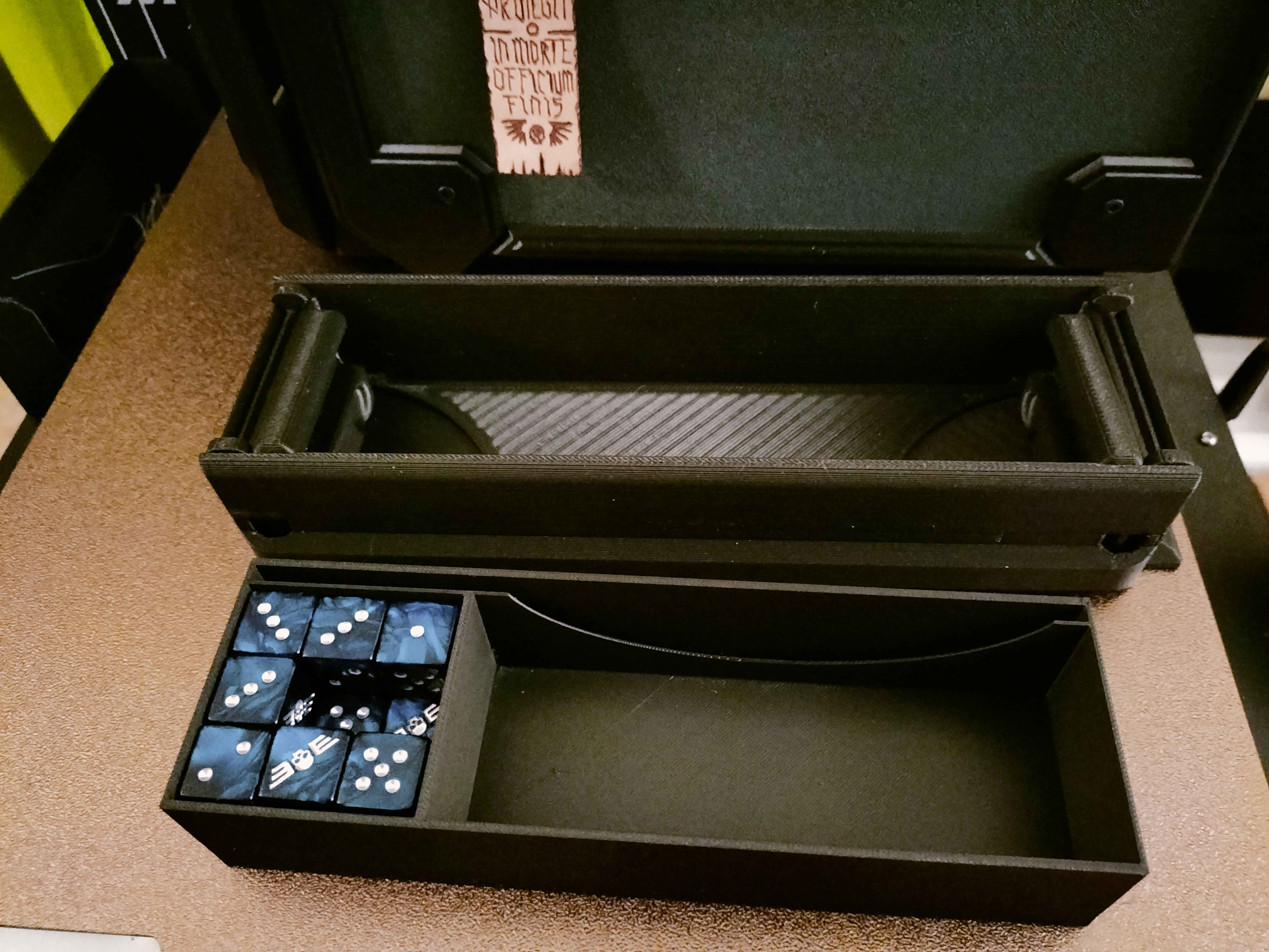 Miniatura 2 do modelo 3D Battlestack Folding dice tray insert