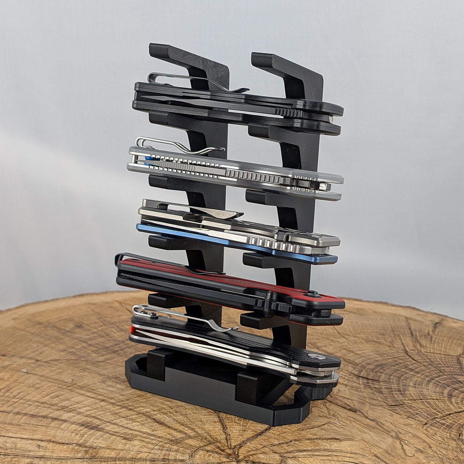 Tower stand for EDC knives