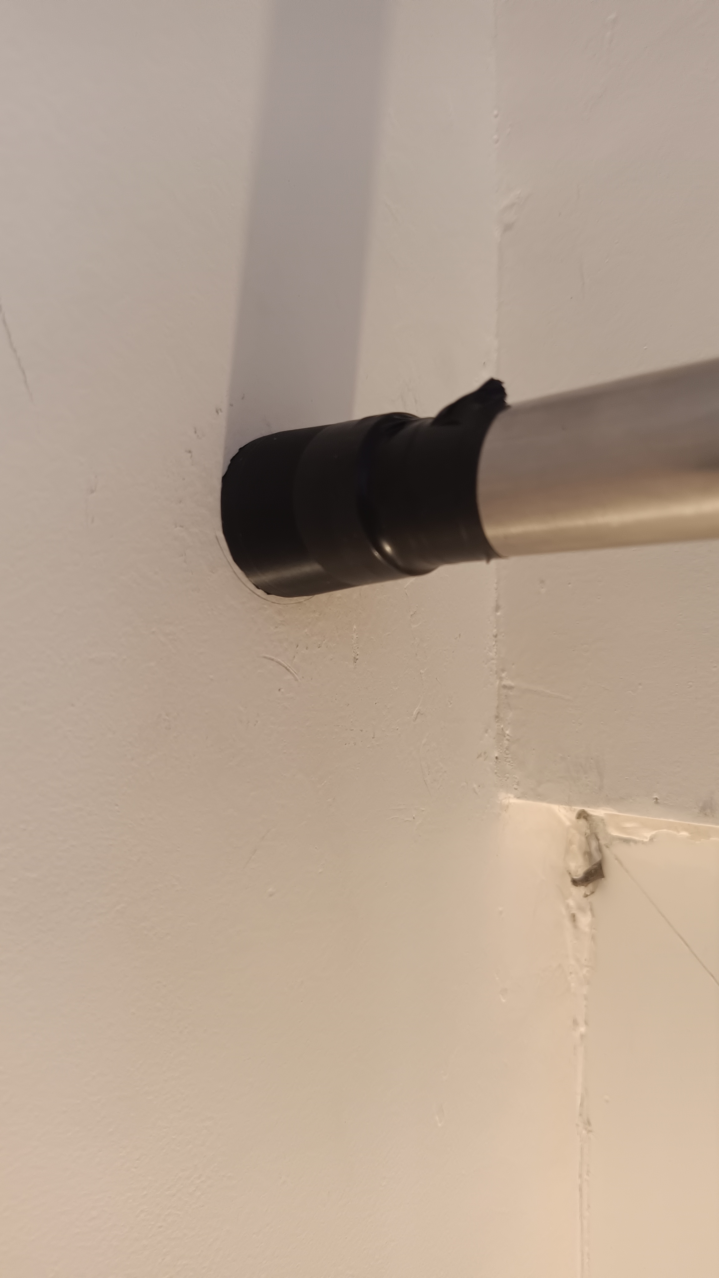 Curtain rod holder