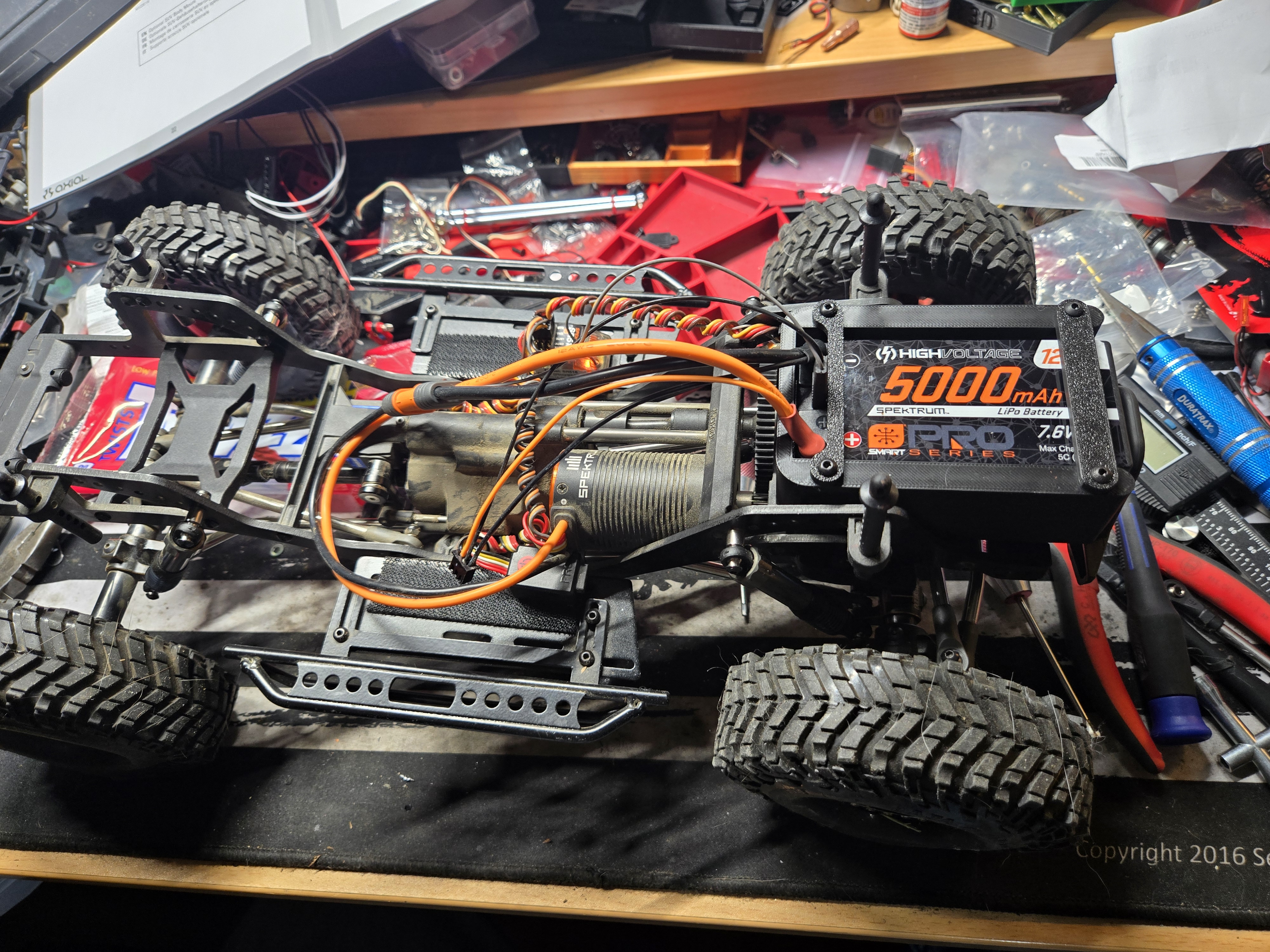 SCX10 PRO front shorty battery mount