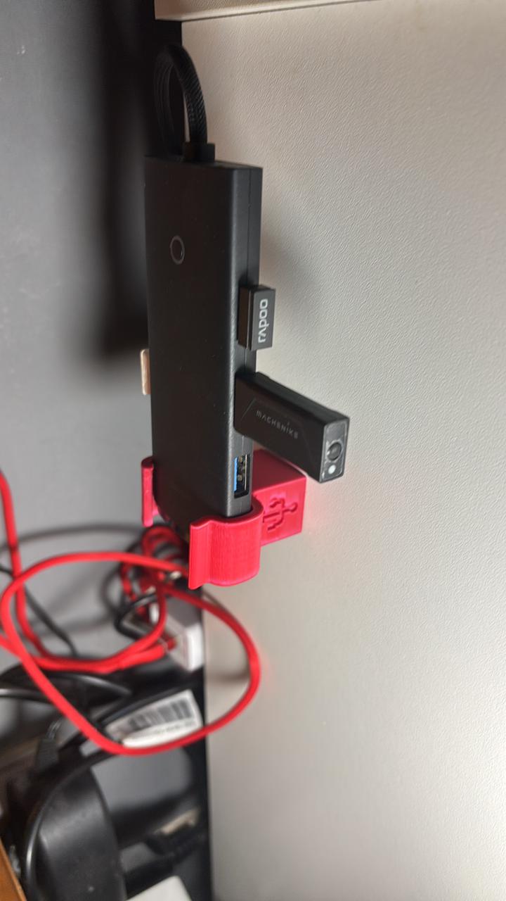 Baseus 5 in 1 USB-C Hub mount with only screw