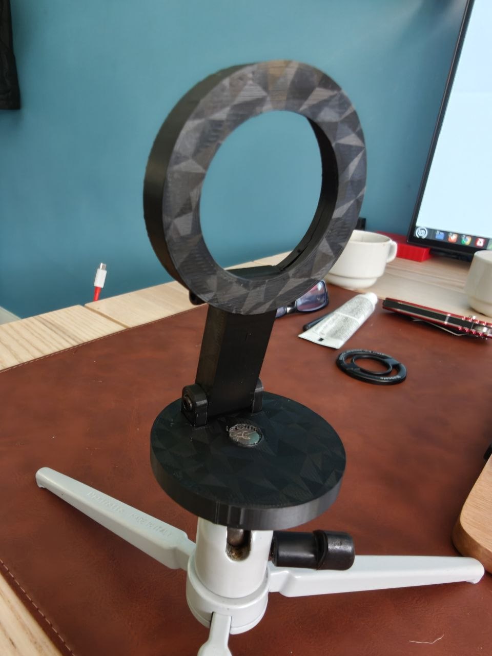 Foldable Smartphone Magsafe tripod support