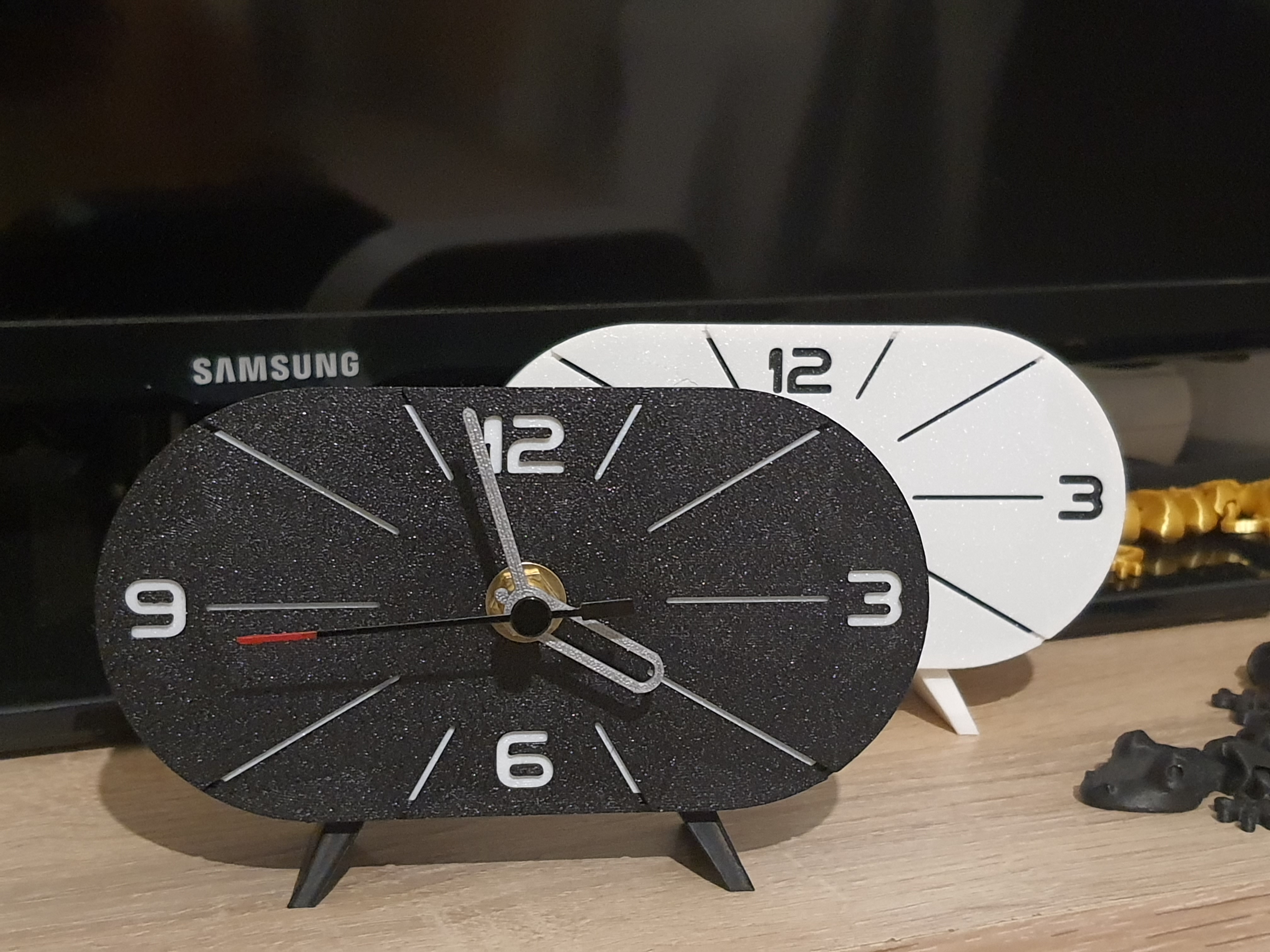 Miniatura 2 do modelo 3D Modern desktop clock