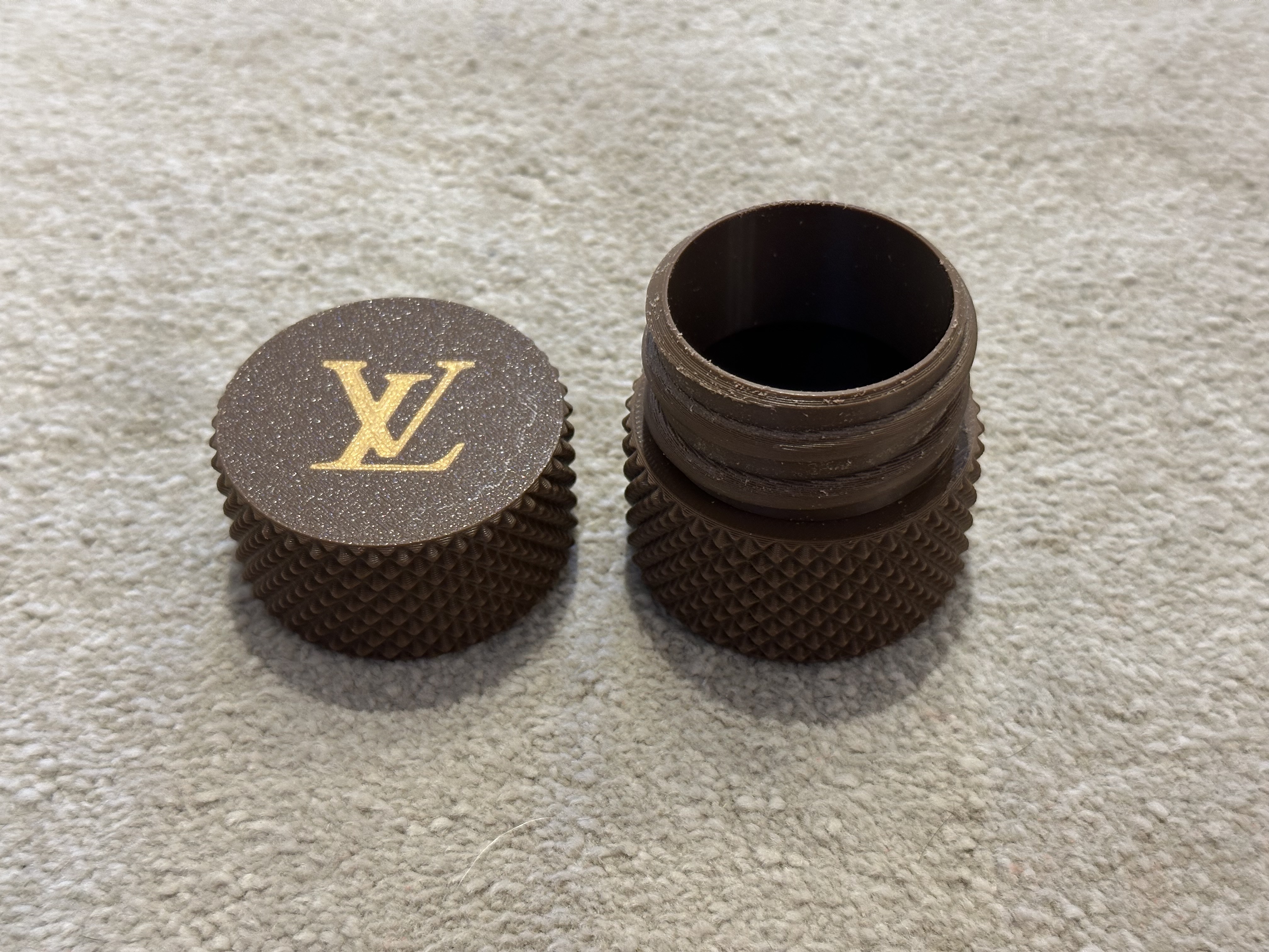 Miniatura 6 do modelo 3D Louis Vuitton Threaded Container