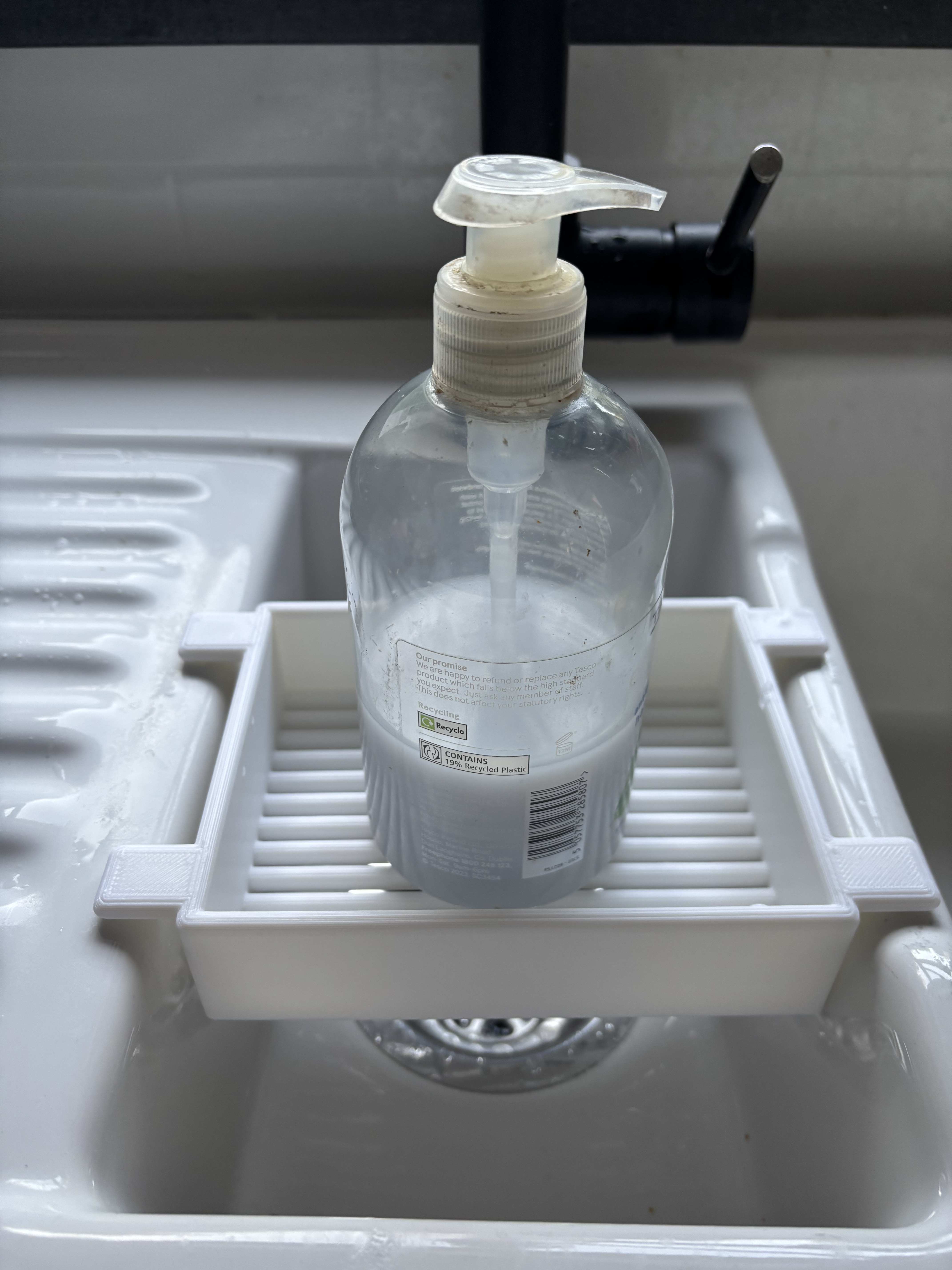Customisable Side-Sink Soap Tray (OpenSCAD)