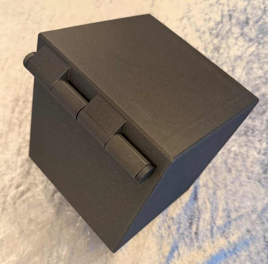 Miniatura 4 do modelo 3D Large box with hinged lid