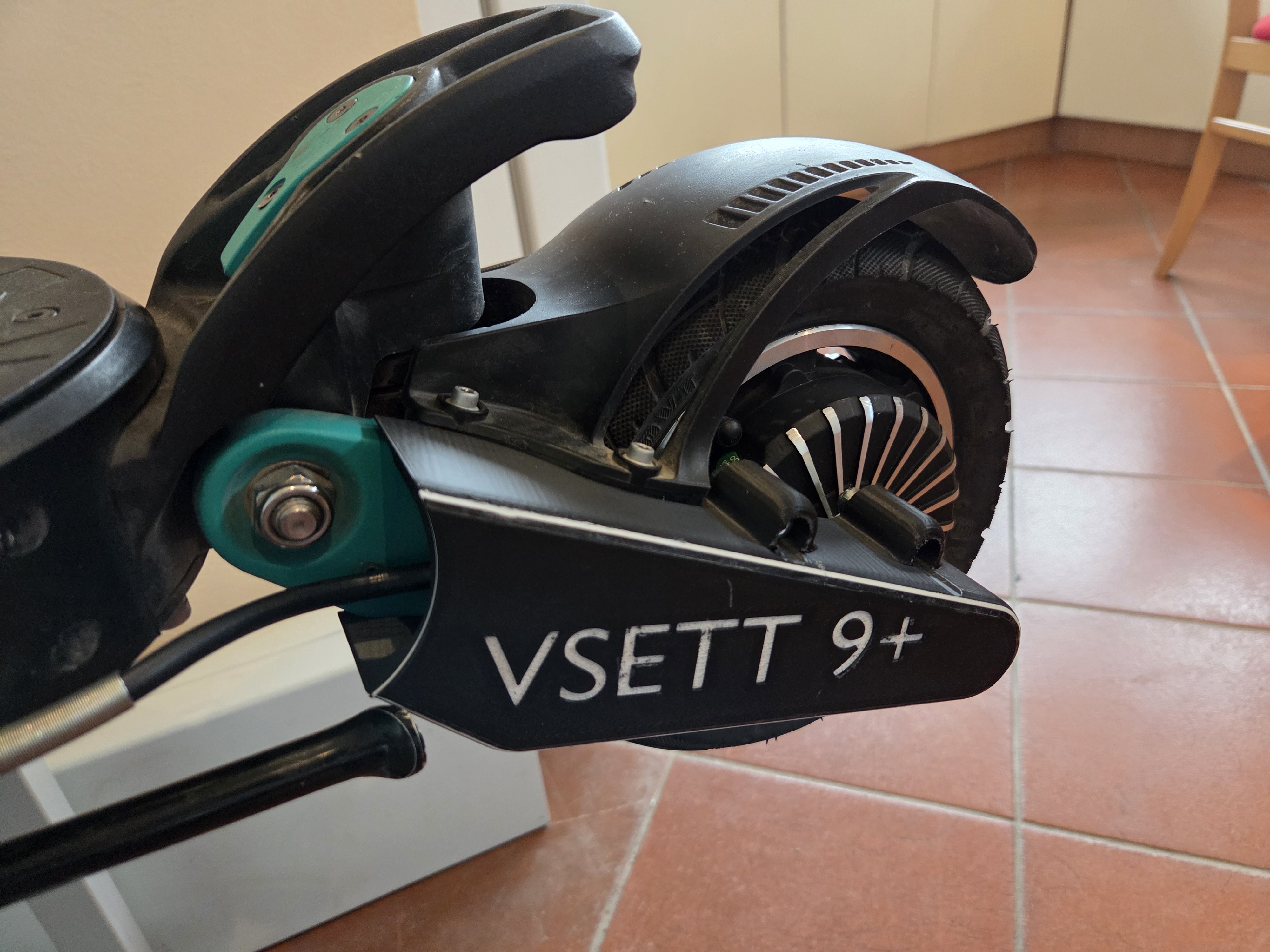 VSETT 9/9+ Rear motor cable protector