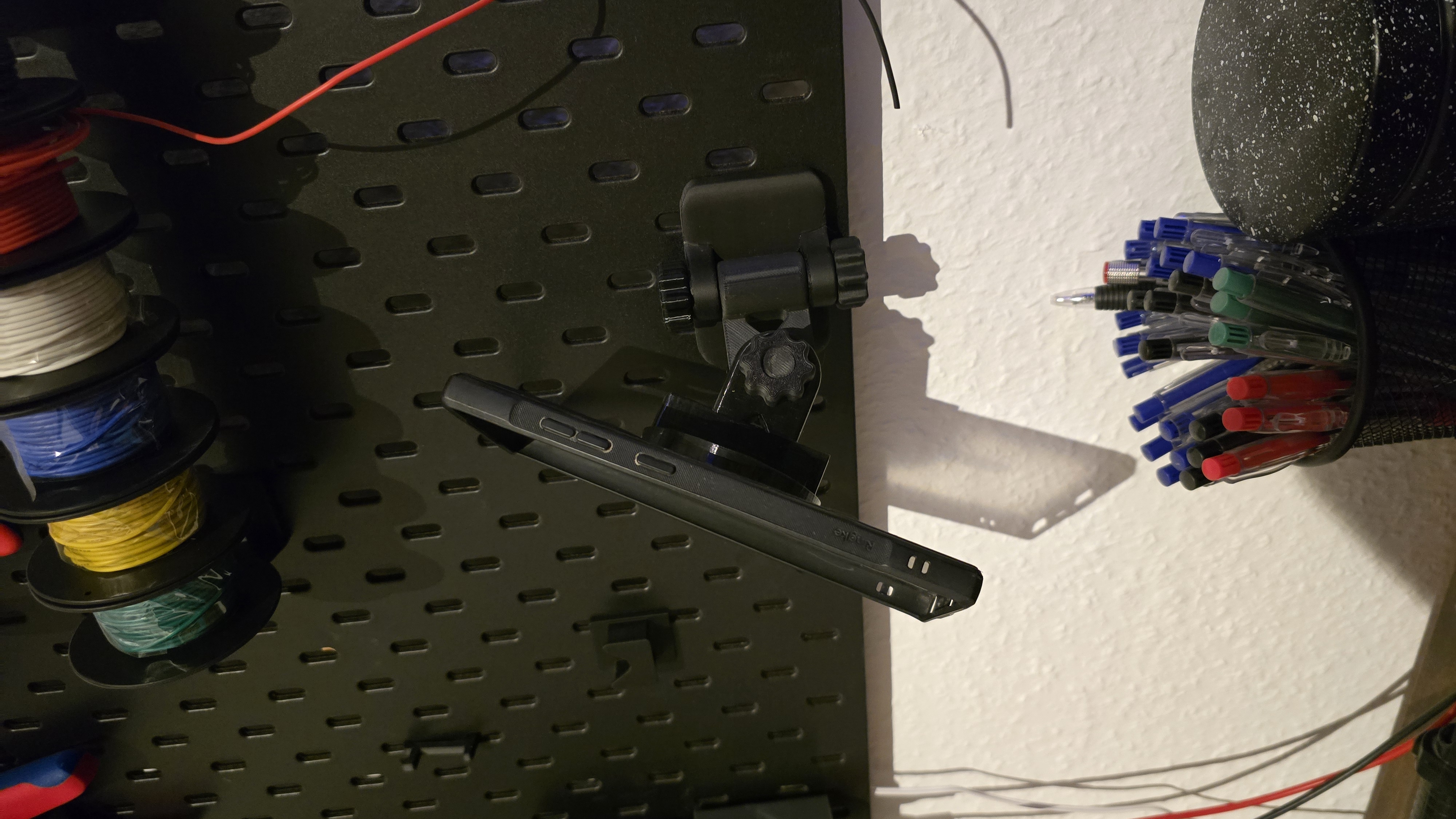 Mag Safe Skadis mount with joints