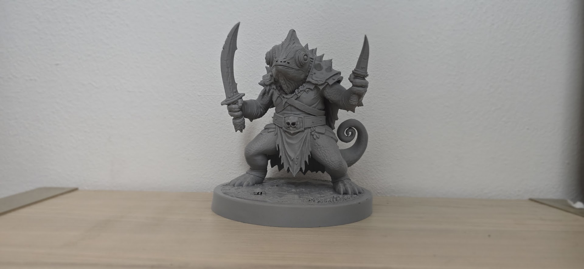Chameleon Warrior with Dual Curved Daggers