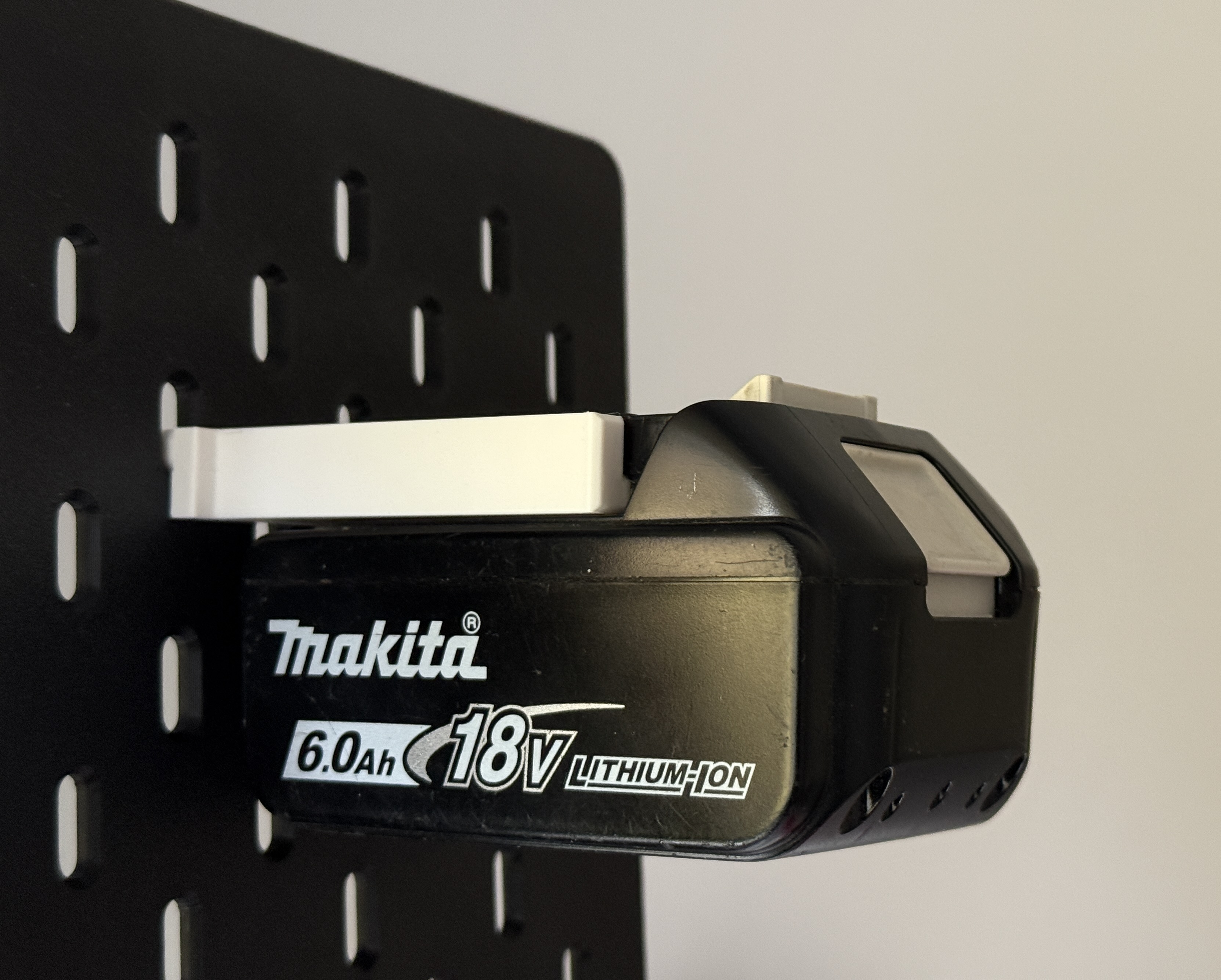 Makita 18V battery carrier for IKEA Skådis. Horizontal fork model for space saving.