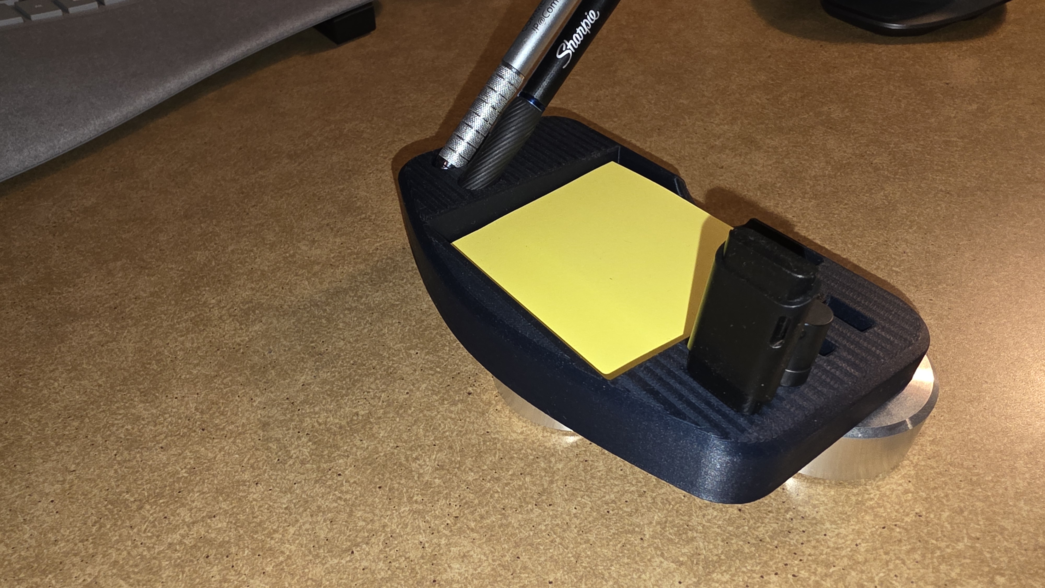 Miniatura 2 do modelo 3D Post it note desk organizer