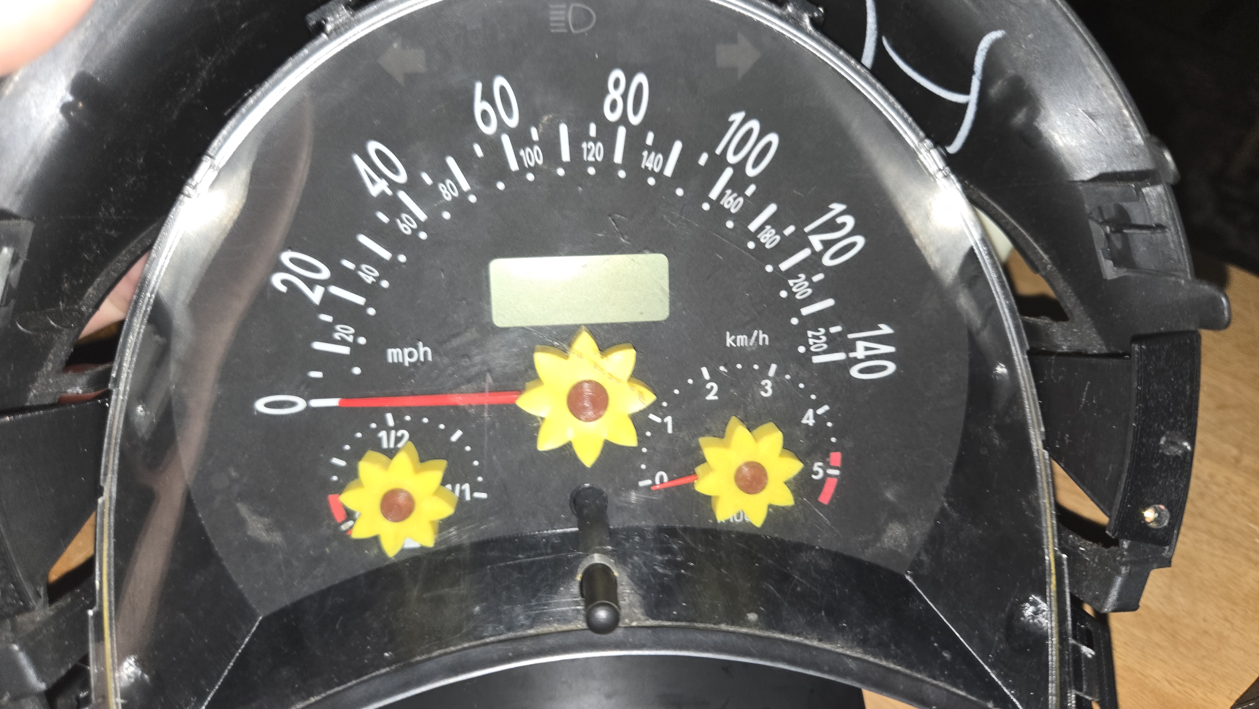 98-10 new beetle gauge cluster needle flowers