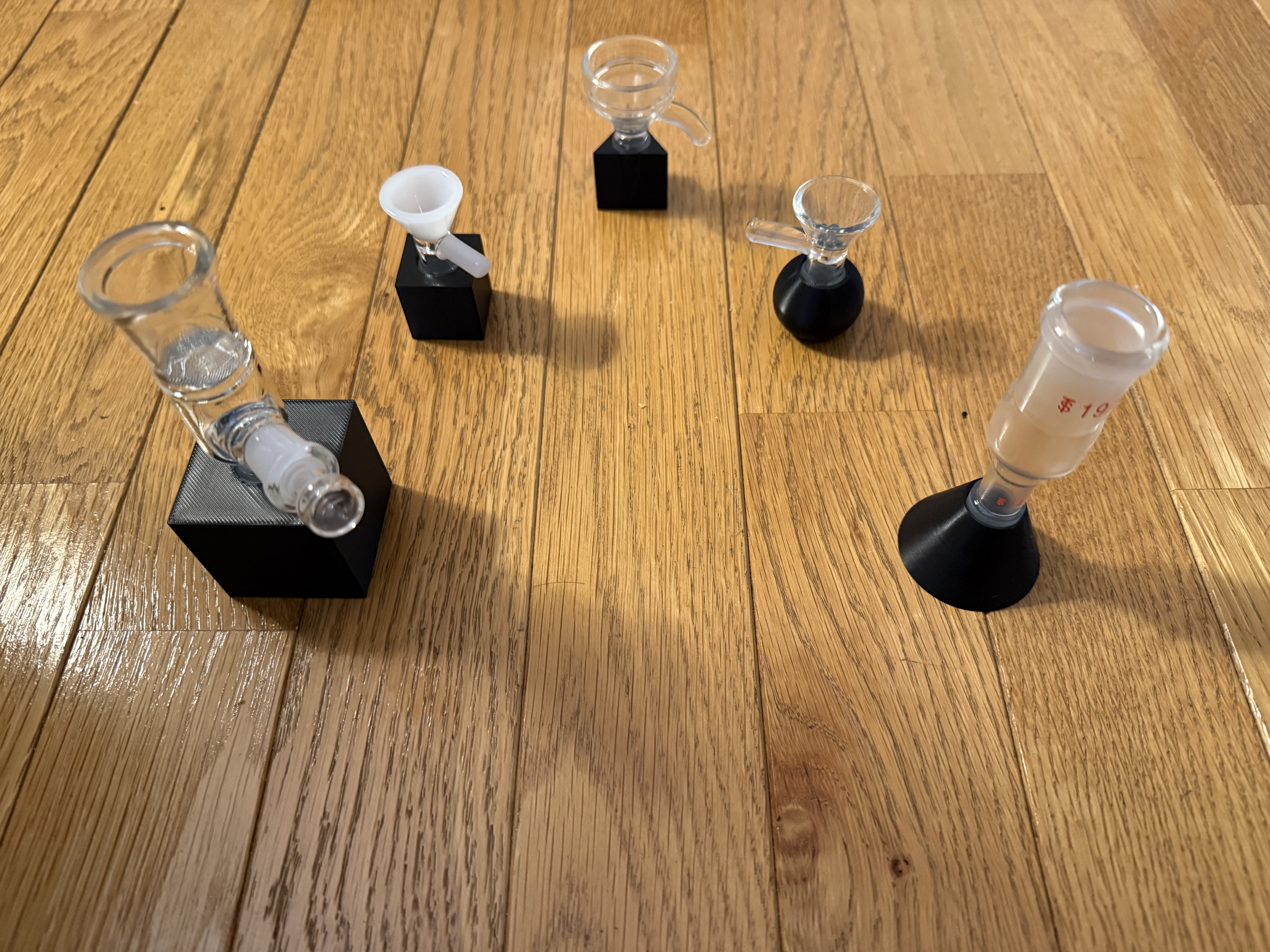 14 mm Tapered Joint Stands for bowls, devices or glass.