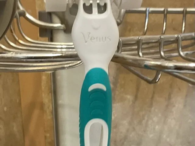 Razor Hanger