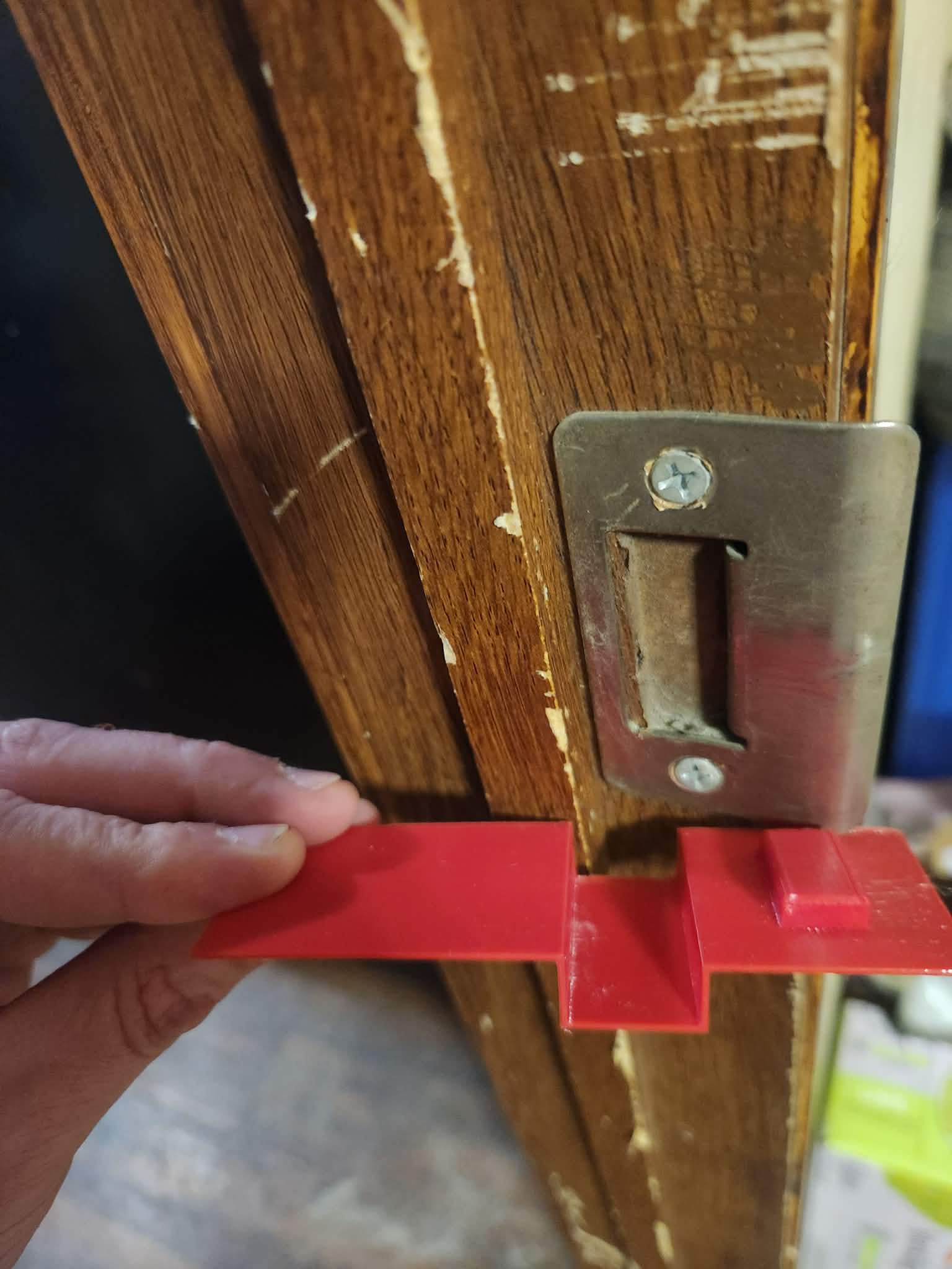 Door latch hold-open / Interrupter