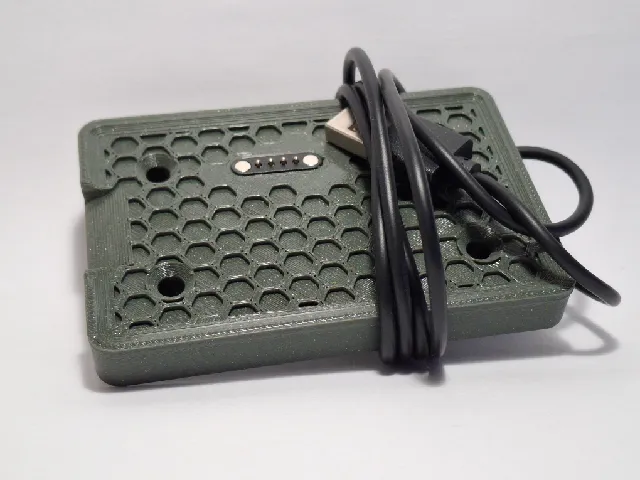 Sensecap T1000-E charging pad with mounting holes (remix)