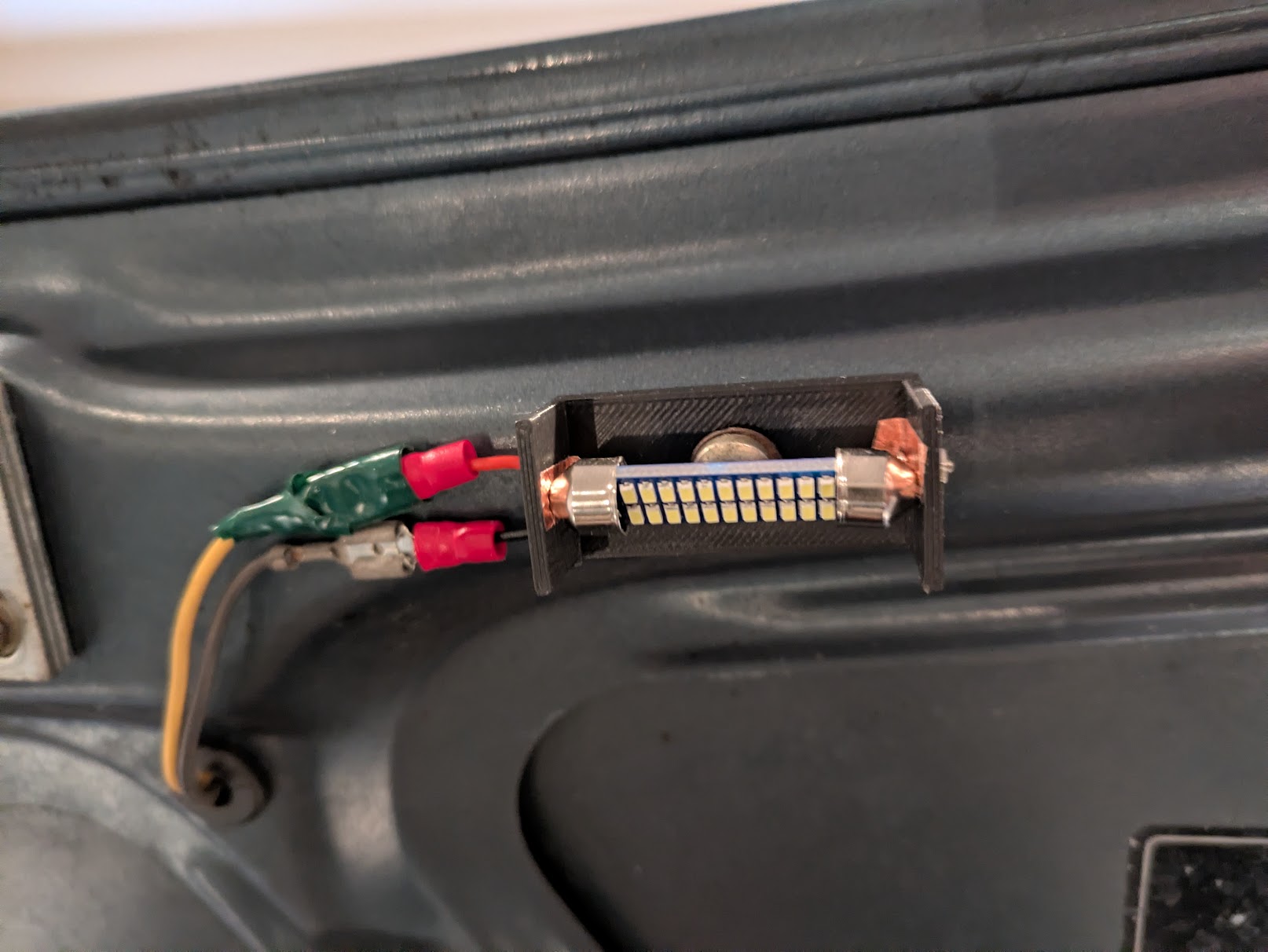 Hood Light clip for Alfa Romeo Spider