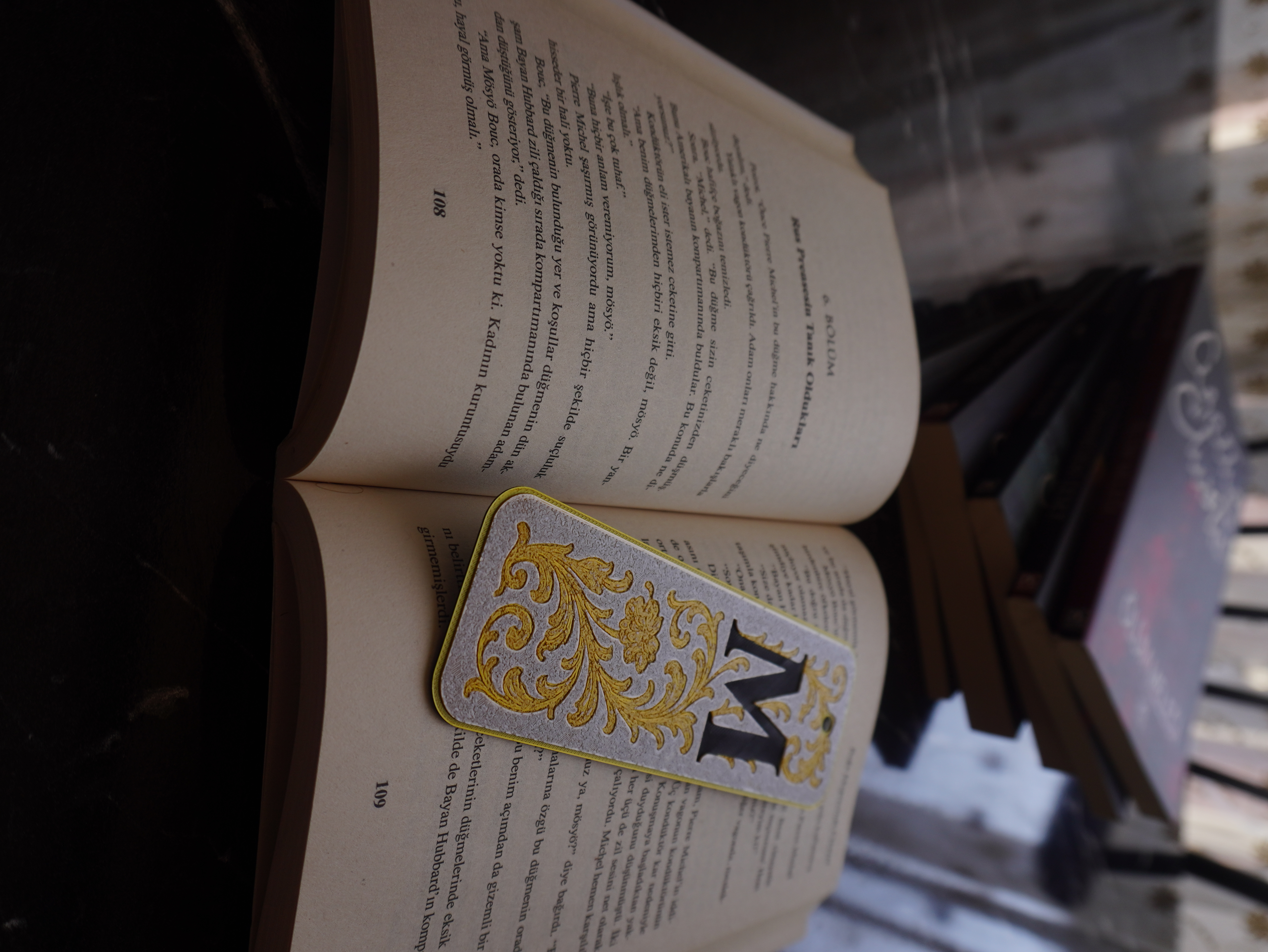 Elegant Monogram Bookmark – Letter M