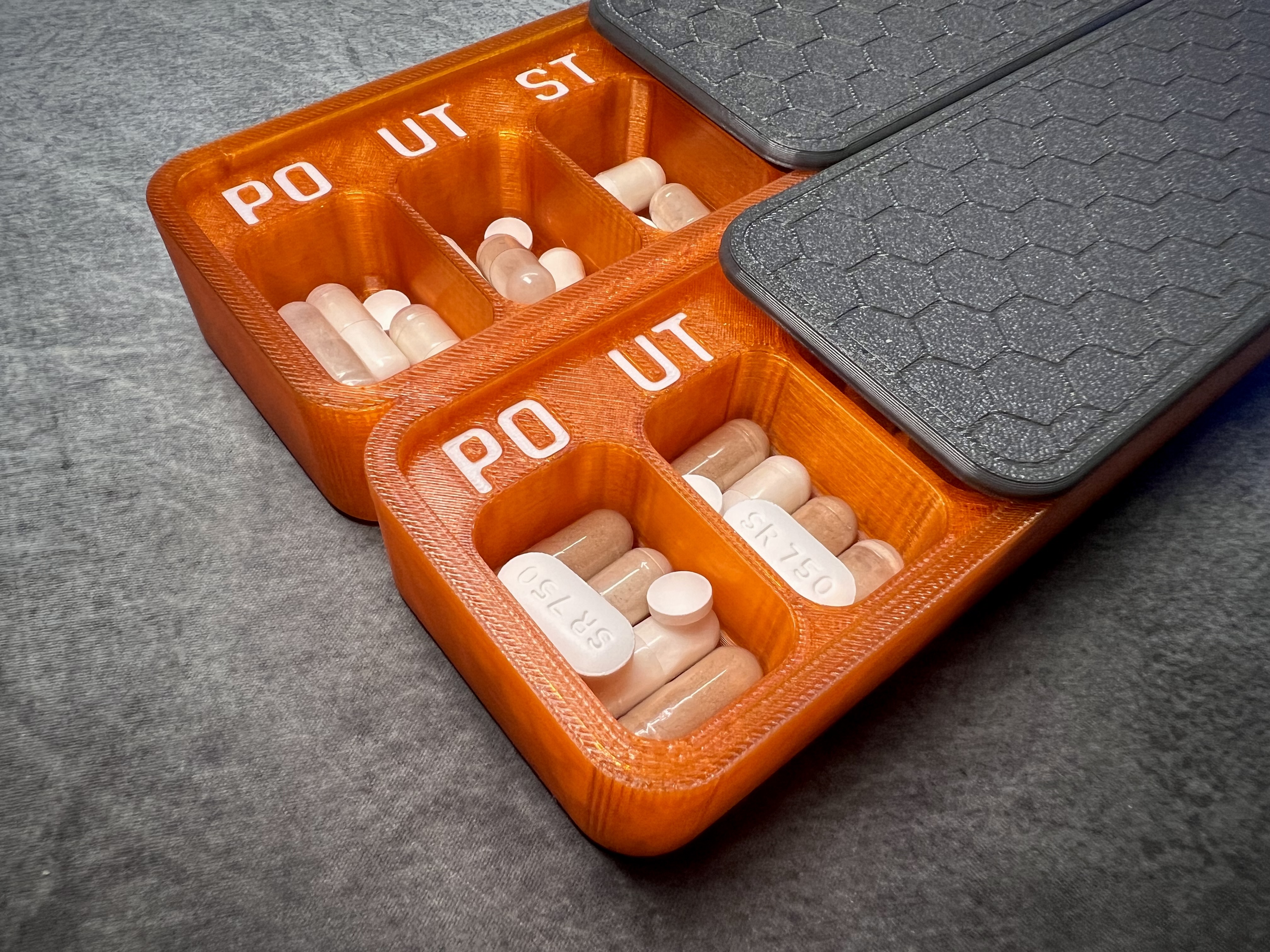 Weekly Pill Organizer, Czech labels, separate Day/Night rows