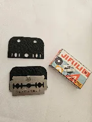 Razor blade scraper